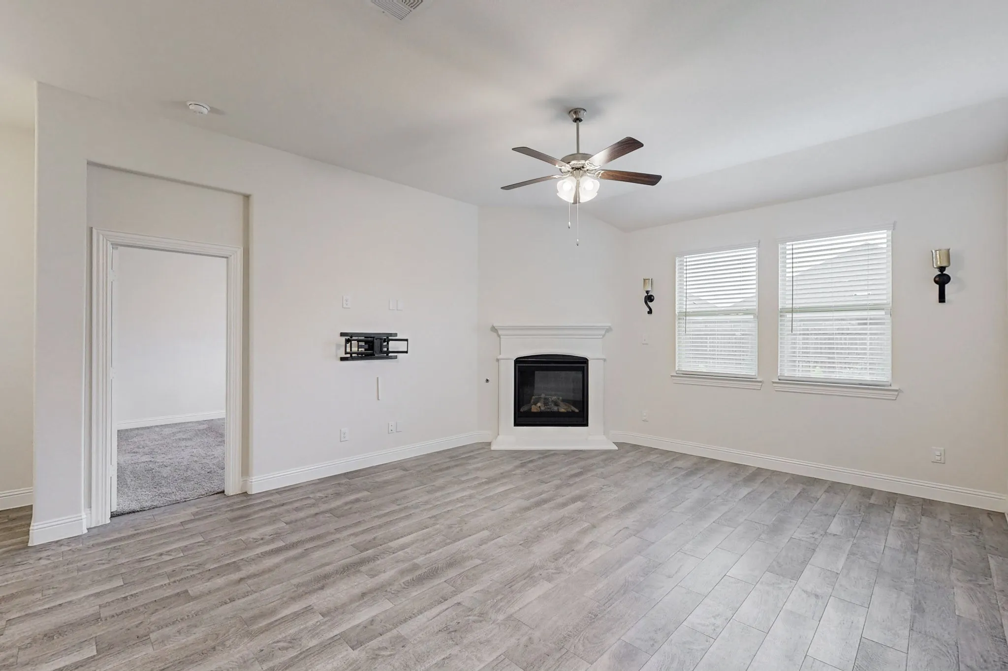Single Family Residence For Rent in Denton County , 10925 Klondike Lane, Aubrey, Texas 76227, 3 Bedroom, 2 Bathroom, 2 Garage spaces, 1,785 Sqft, built in 2020, mls#21300067, Real Estate Agent in Aubrey, Homes For Rent in Denton county, Homes For Rent in Aubrey, Realtor in Aubrey Texas, Real Estate Brokerage Independent Realty Texas, Luminita Cordes Realtor