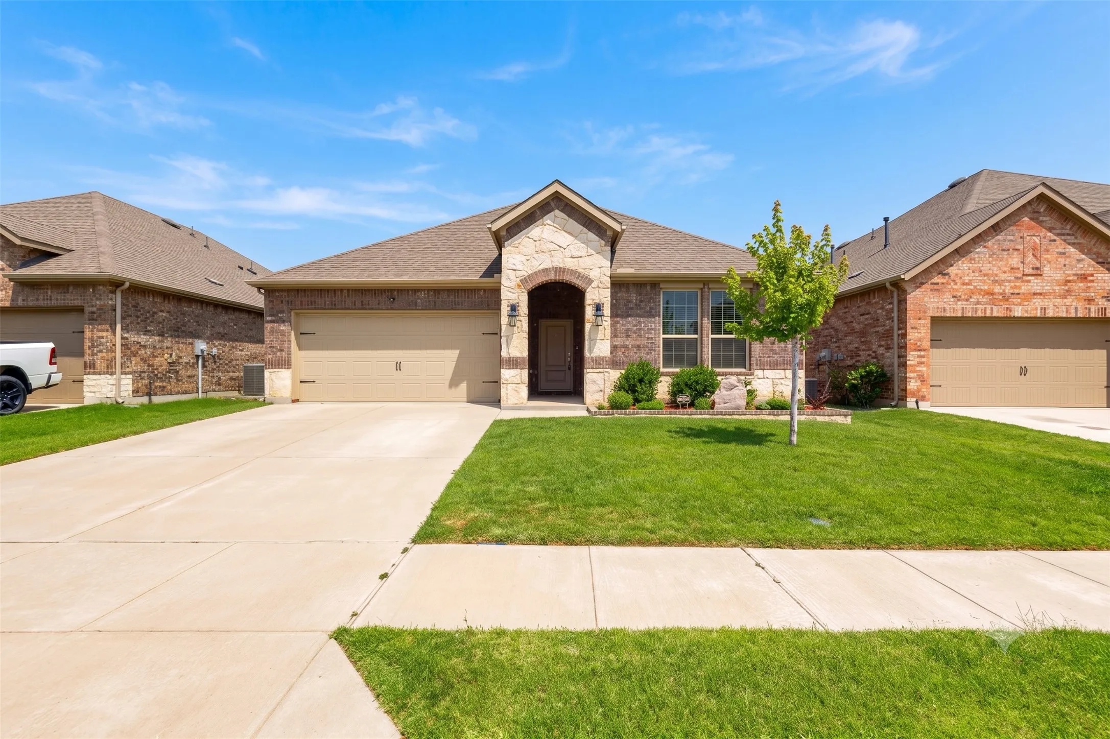 Single Family Residence For Rent in Denton County , 10925 Klondike Lane, Aubrey, Texas 76227, 3 Bedroom, 2 Bathroom, 2 Garage spaces, 1,785 Sqft, built in 2020, mls#21300067, Real Estate Agent in Aubrey, Homes For Rent in Denton county, Homes For Rent in Aubrey, Realtor in Aubrey Texas, Real Estate Brokerage Independent Realty Texas, Luminita Cordes Realtor