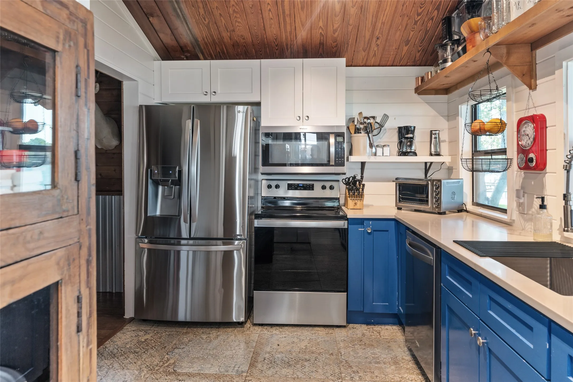 Single Family Residence For Sale in Henderson County , 309 Shore Line Drive, Tool, Texas 75143, 2 Bedroom, 2 Bathroom, Garage spaces, 1,080 Sqft, built in 1969, mls#21298051, Real Estate Agent in Tool, Homes For Sale in Henderson county, Homes For Sale in Tool, Realtor in Tool Texas, Real Estate Brokerage Independent Realty Texas, Luminita Cordes Realtor