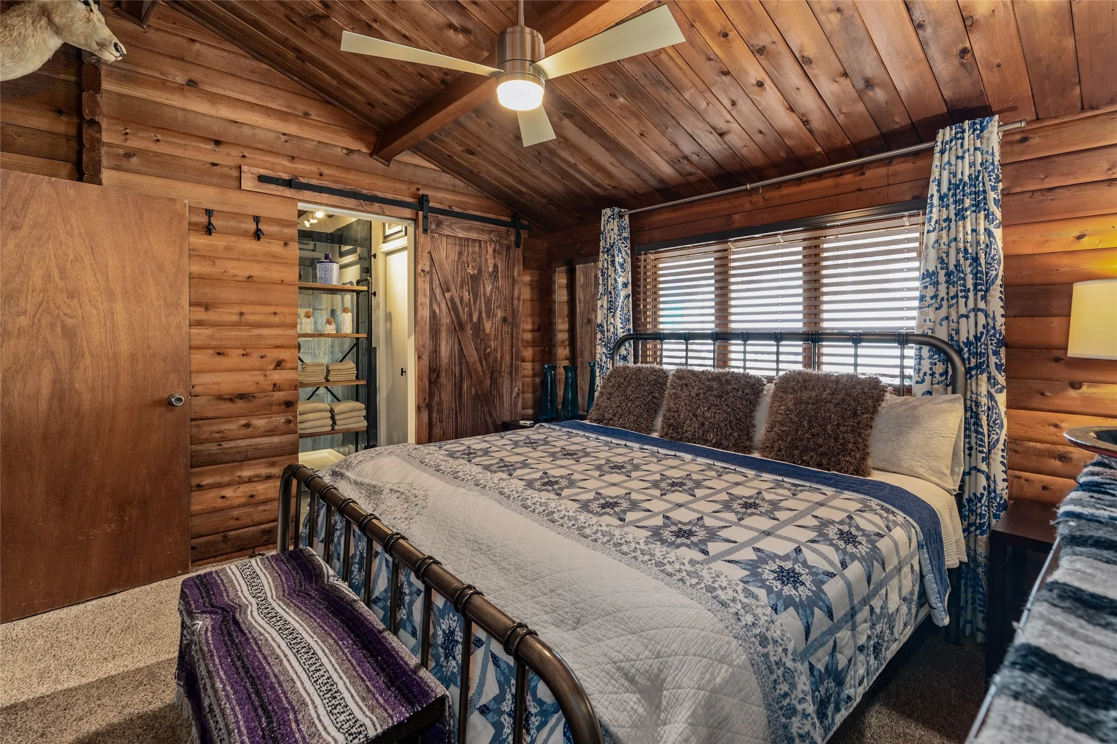 Single Family Residence For Sale in Henderson County , 309 Shore Line Drive, Tool, Texas 75143, 2 Bedroom, 2 Bathroom, Garage spaces, 1,080 Sqft, built in 1969, mls#21298051, Real Estate Agent in Tool, Homes For Sale in Henderson county, Homes For Sale in Tool, Realtor in Tool Texas, Real Estate Brokerage Independent Realty Texas, Luminita Cordes Realtor