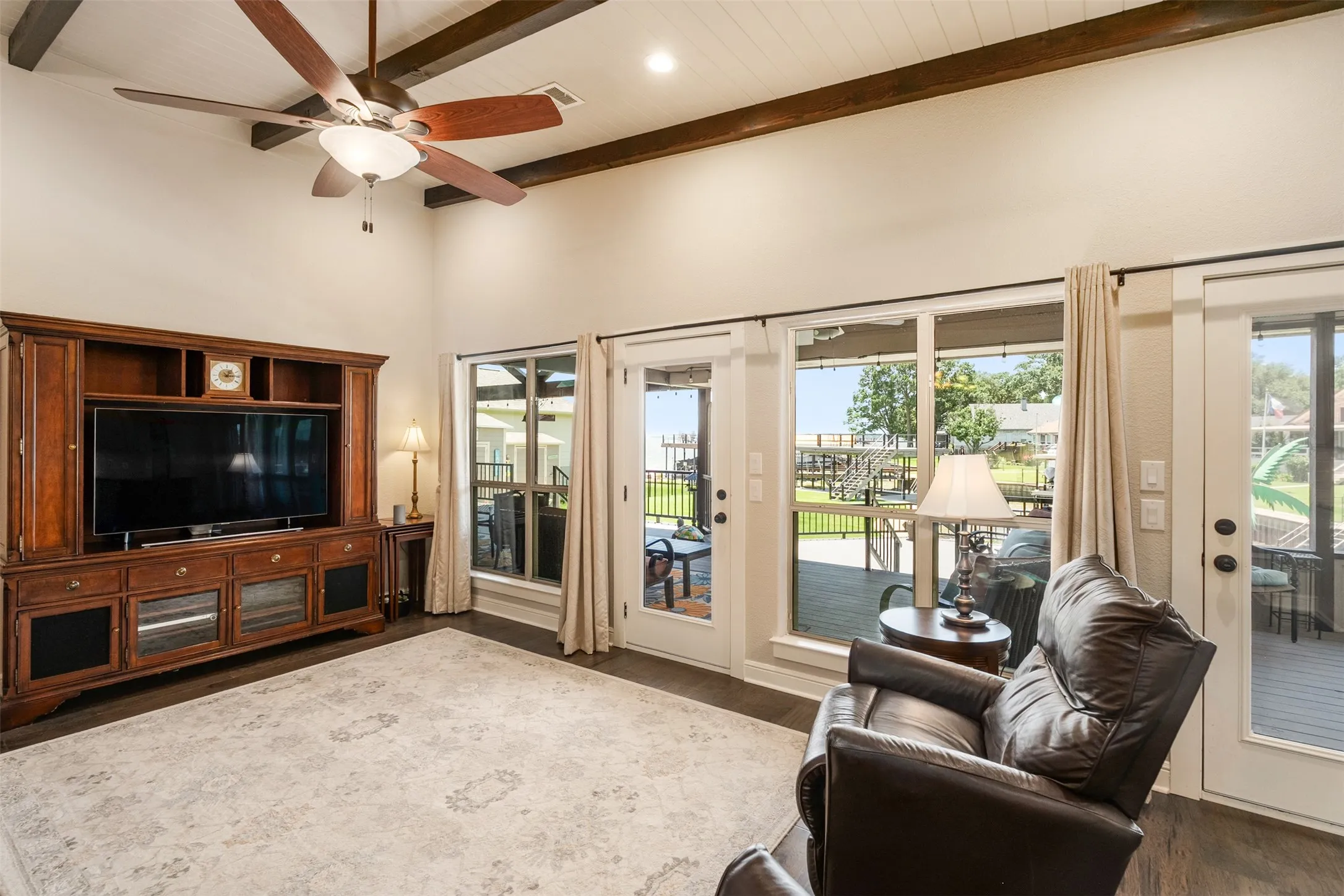 Single Family Residence For Sale in Henderson County , 159 Seaside Drive, Gun Barrel City, Texas 75156, 4 Bedroom, 2 Bathroom, 3 Garage spaces, 2,101 Sqft, built in 1972, mls#21300057, Real Estate Agent in Gun Barrel City, Homes For Sale in Henderson county, Homes For Sale in Gun Barrel City, Realtor in Gun Barrel City Texas, Real Estate Brokerage Independent Realty Texas, Luminita Cordes Realtor