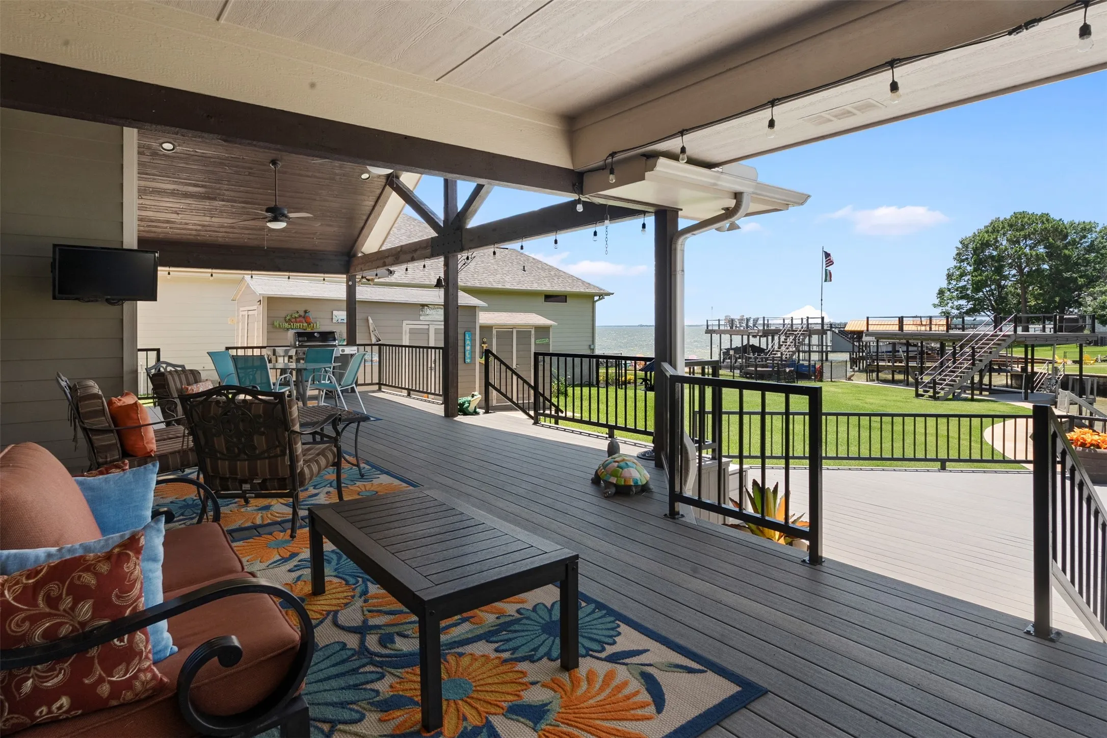 Single Family Residence For Sale in Henderson County , 159 Seaside Drive, Gun Barrel City, Texas 75156, 4 Bedroom, 2 Bathroom, 3 Garage spaces, 2,101 Sqft, built in 1972, mls#21300057, Real Estate Agent in Gun Barrel City, Homes For Sale in Henderson county, Homes For Sale in Gun Barrel City, Realtor in Gun Barrel City Texas, Real Estate Brokerage Independent Realty Texas, Luminita Cordes Realtor