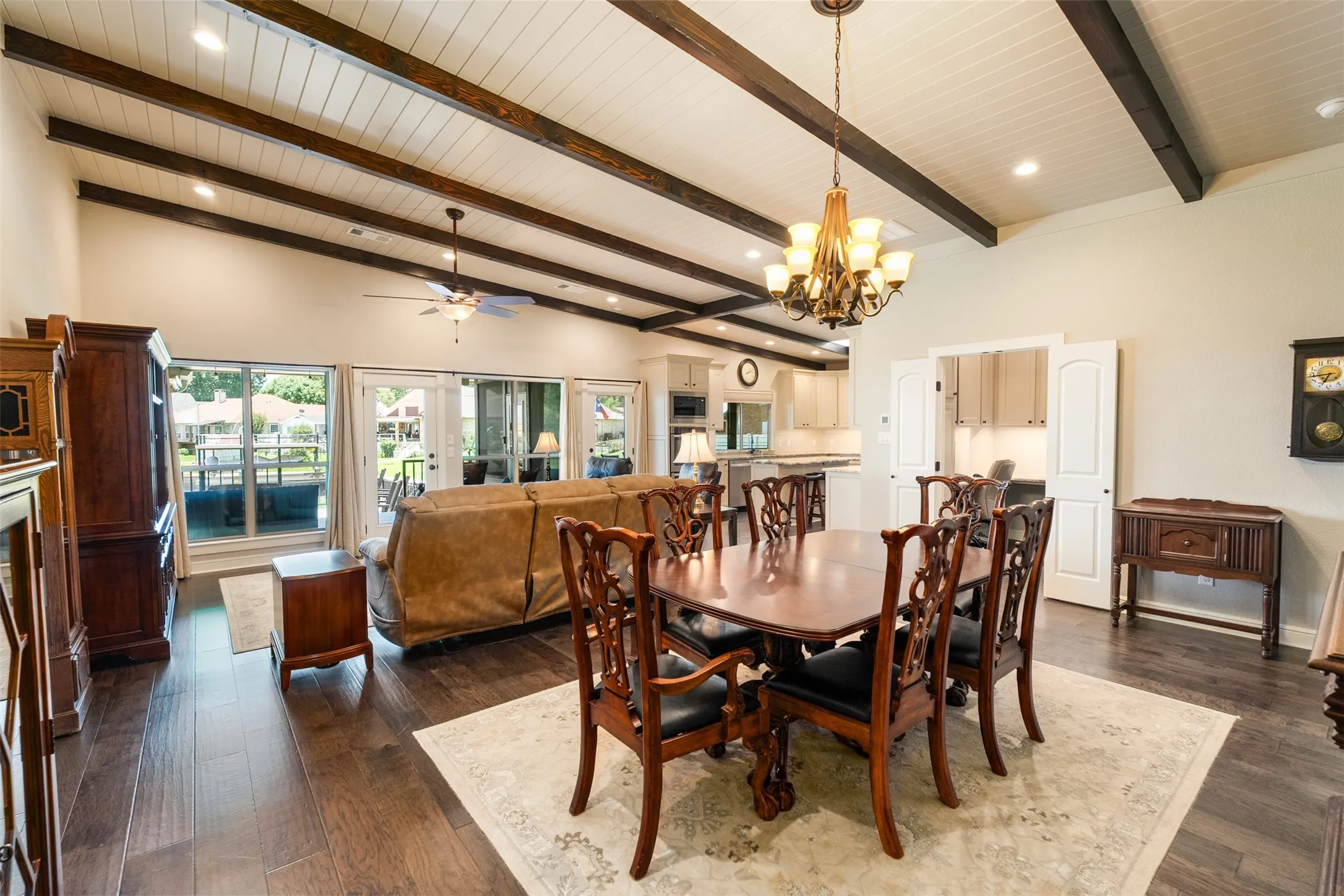 Single Family Residence For Sale in Henderson County , 159 Seaside Drive, Gun Barrel City, Texas 75156, 4 Bedroom, 2 Bathroom, 3 Garage spaces, 2,101 Sqft, built in 1972, mls#21300057, Real Estate Agent in Gun Barrel City, Homes For Sale in Henderson county, Homes For Sale in Gun Barrel City, Realtor in Gun Barrel City Texas, Real Estate Brokerage Independent Realty Texas, Luminita Cordes Realtor