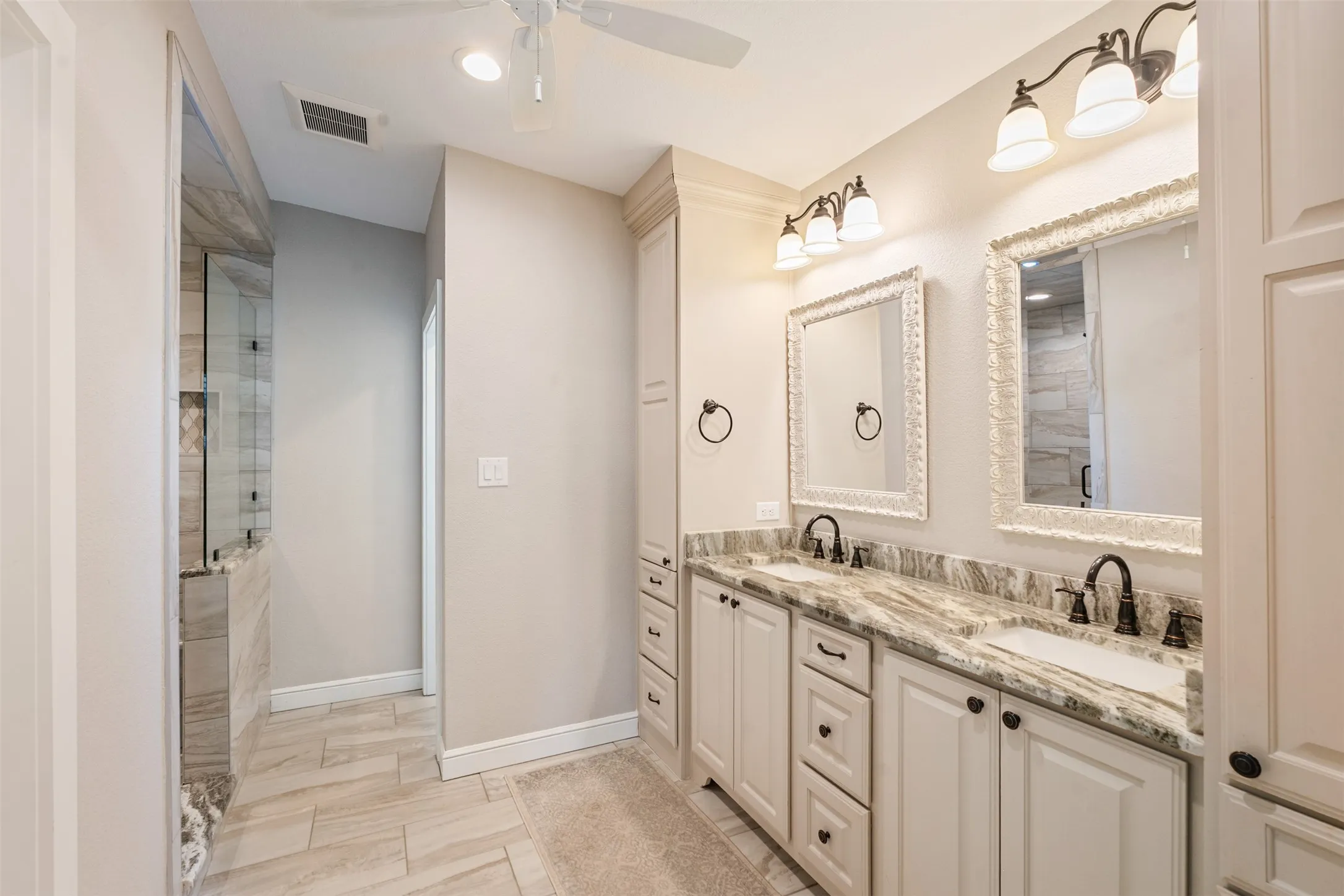 Single Family Residence For Sale in Henderson County , 159 Seaside Drive, Gun Barrel City, Texas 75156, 4 Bedroom, 2 Bathroom, 3 Garage spaces, 2,101 Sqft, built in 1972, mls#21300057, Real Estate Agent in Gun Barrel City, Homes For Sale in Henderson county, Homes For Sale in Gun Barrel City, Realtor in Gun Barrel City Texas, Real Estate Brokerage Independent Realty Texas, Luminita Cordes Realtor