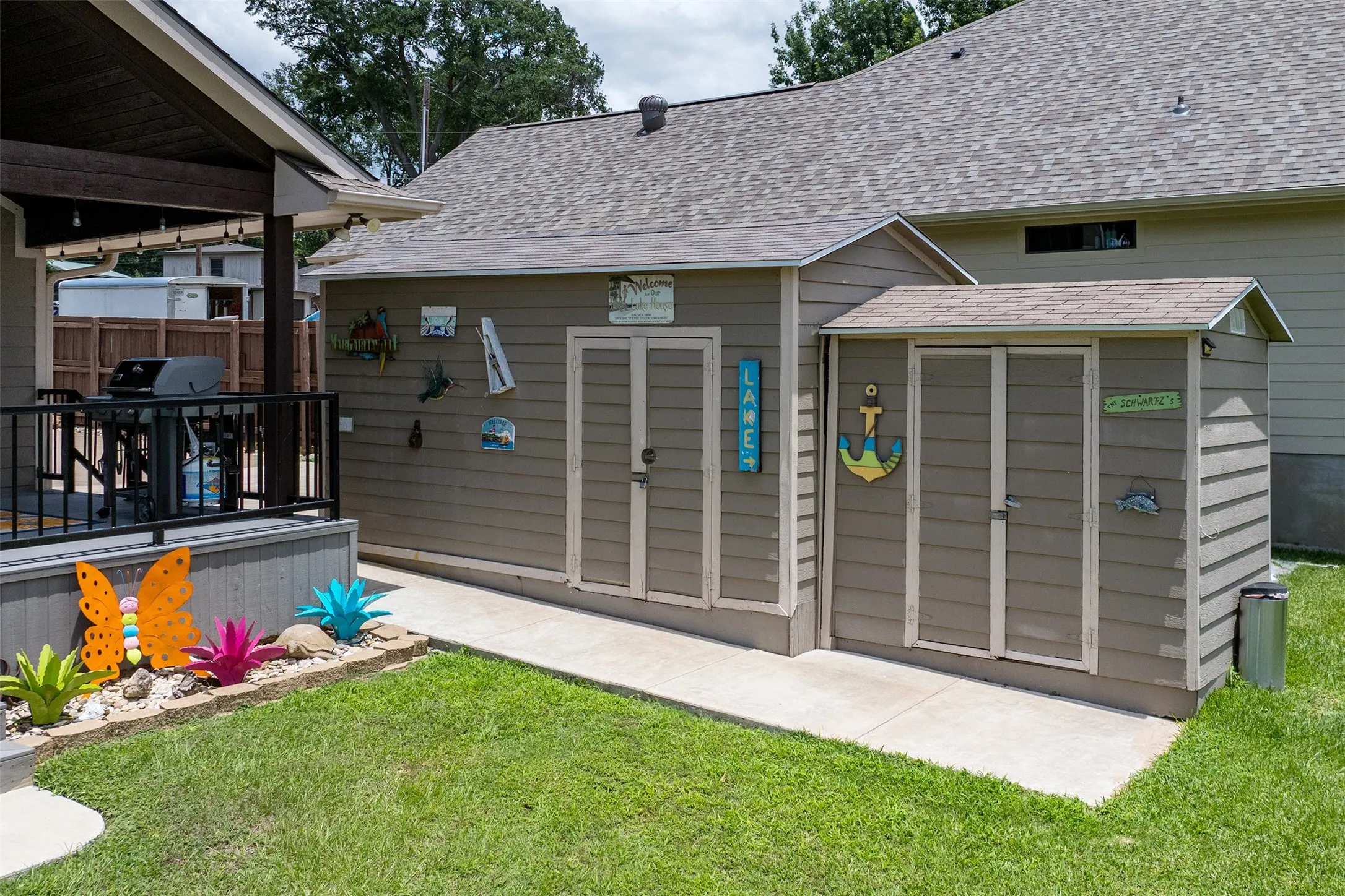 Single Family Residence For Sale in Henderson County , 159 Seaside Drive, Gun Barrel City, Texas 75156, 4 Bedroom, 2 Bathroom, 3 Garage spaces, 2,101 Sqft, built in 1972, mls#21300057, Real Estate Agent in Gun Barrel City, Homes For Sale in Henderson county, Homes For Sale in Gun Barrel City, Realtor in Gun Barrel City Texas, Real Estate Brokerage Independent Realty Texas, Luminita Cordes Realtor