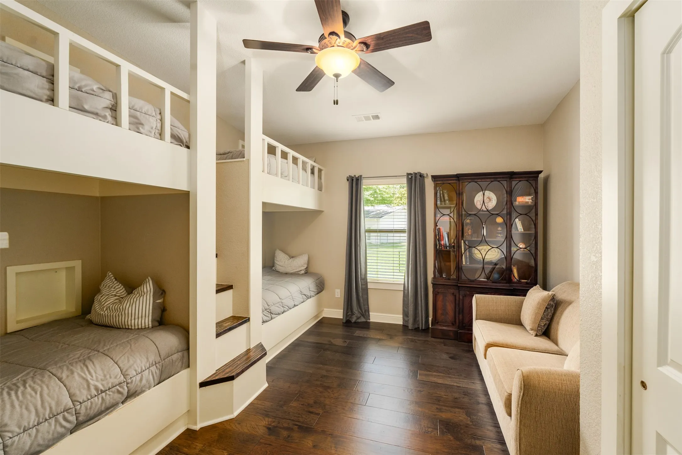 Single Family Residence For Sale in Henderson County , 159 Seaside Drive, Gun Barrel City, Texas 75156, 4 Bedroom, 2 Bathroom, 3 Garage spaces, 2,101 Sqft, built in 1972, mls#21300057, Real Estate Agent in Gun Barrel City, Homes For Sale in Henderson county, Homes For Sale in Gun Barrel City, Realtor in Gun Barrel City Texas, Real Estate Brokerage Independent Realty Texas, Luminita Cordes Realtor