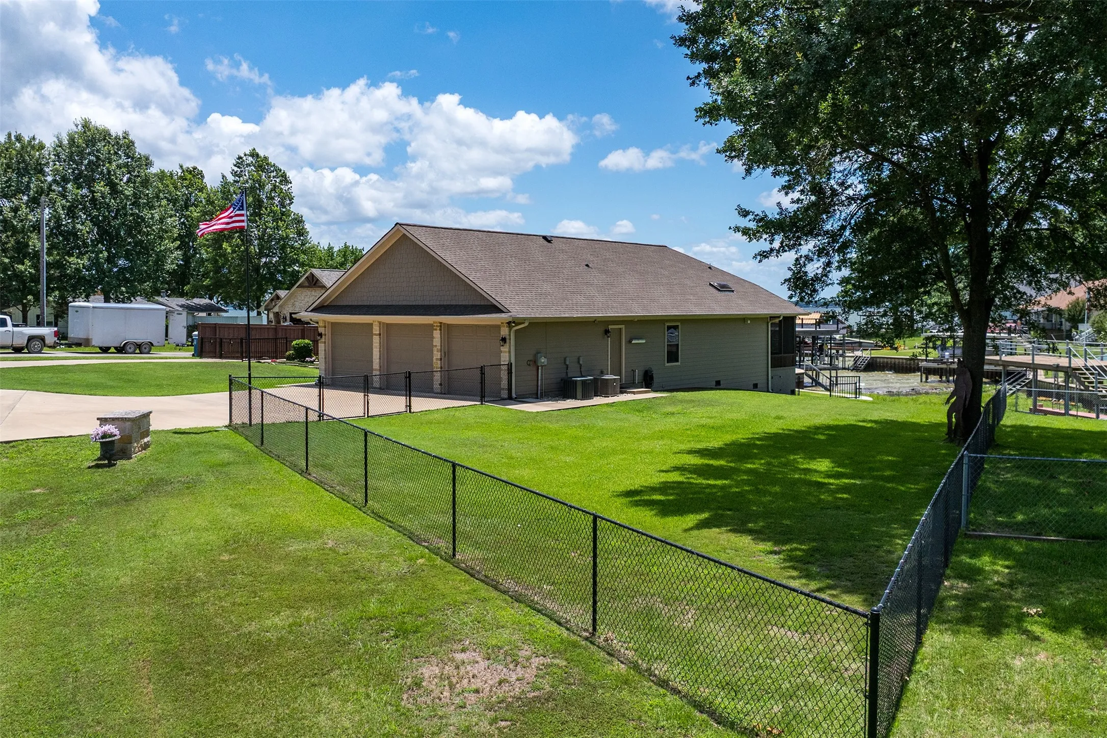 Single Family Residence For Sale in Henderson County , 159 Seaside Drive, Gun Barrel City, Texas 75156, 4 Bedroom, 2 Bathroom, 3 Garage spaces, 2,101 Sqft, built in 1972, mls#21300057, Real Estate Agent in Gun Barrel City, Homes For Sale in Henderson county, Homes For Sale in Gun Barrel City, Realtor in Gun Barrel City Texas, Real Estate Brokerage Independent Realty Texas, Luminita Cordes Realtor