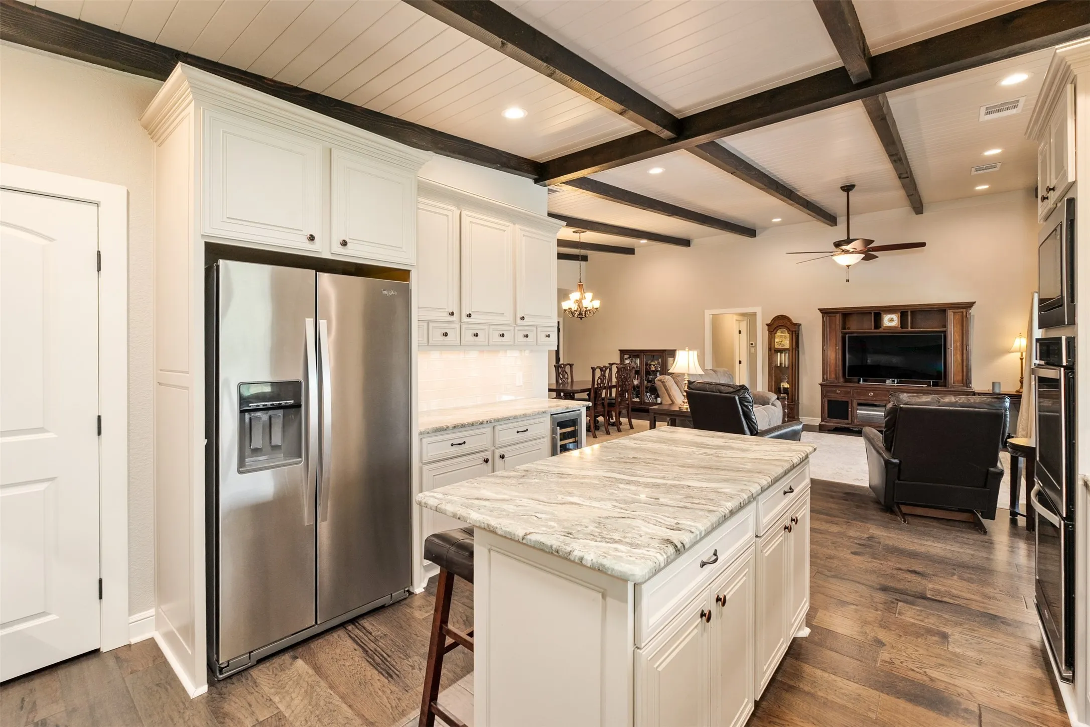Single Family Residence For Sale in Henderson County , 159 Seaside Drive, Gun Barrel City, Texas 75156, 4 Bedroom, 2 Bathroom, 3 Garage spaces, 2,101 Sqft, built in 1972, mls#21300057, Real Estate Agent in Gun Barrel City, Homes For Sale in Henderson county, Homes For Sale in Gun Barrel City, Realtor in Gun Barrel City Texas, Real Estate Brokerage Independent Realty Texas, Luminita Cordes Realtor