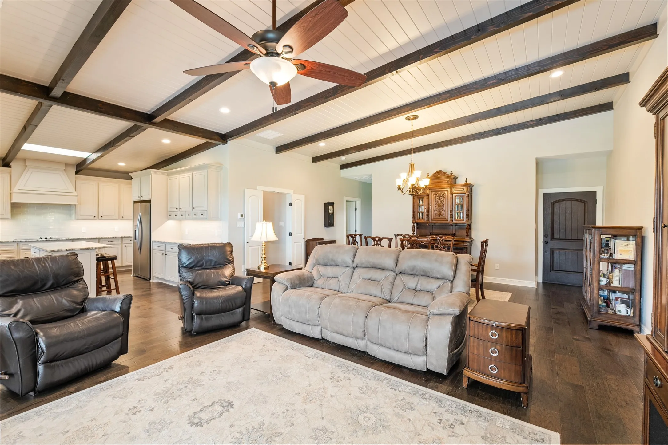 Single Family Residence For Sale in Henderson County , 159 Seaside Drive, Gun Barrel City, Texas 75156, 4 Bedroom, 2 Bathroom, 3 Garage spaces, 2,101 Sqft, built in 1972, mls#21300057, Real Estate Agent in Gun Barrel City, Homes For Sale in Henderson county, Homes For Sale in Gun Barrel City, Realtor in Gun Barrel City Texas, Real Estate Brokerage Independent Realty Texas, Luminita Cordes Realtor