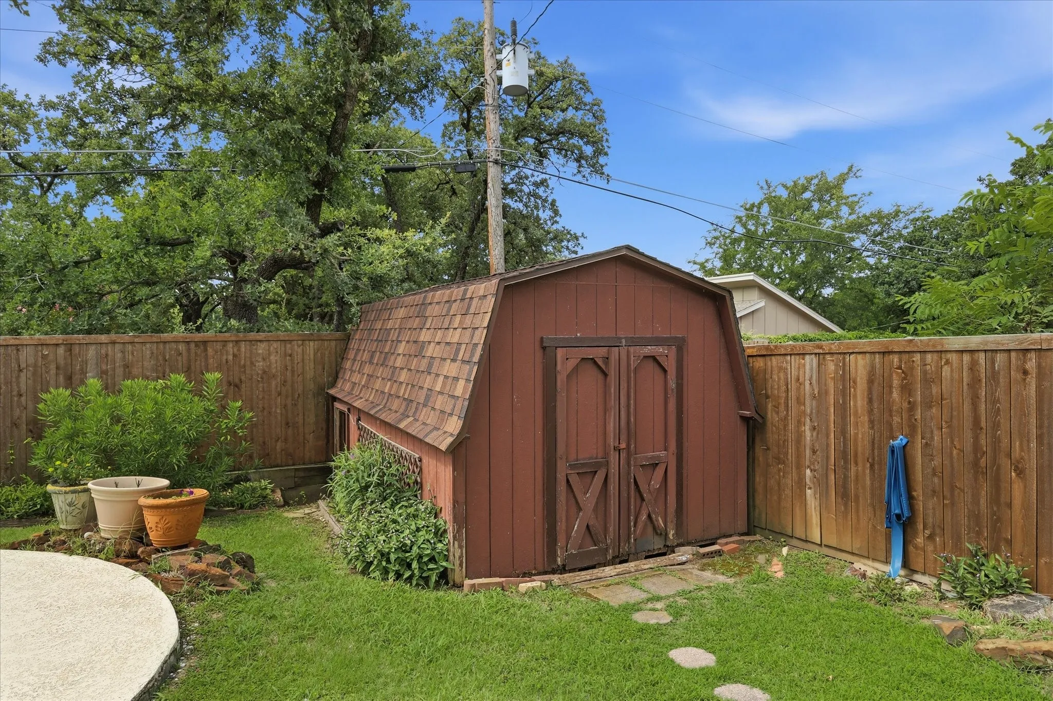 Shed for yard and possible he/she shed