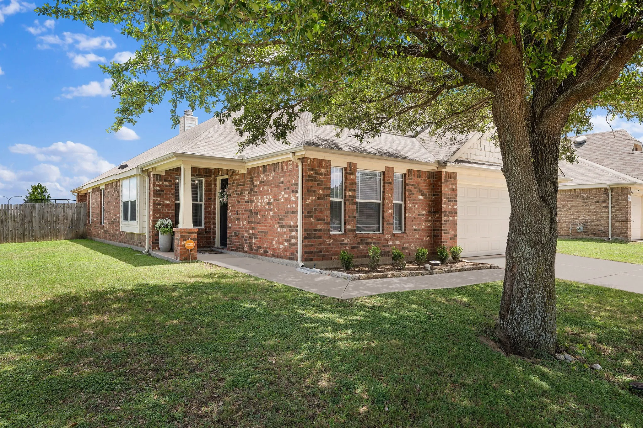 Single Family Residence For Sale in Tarrant County , 14152 Rodeo Daze Drive, Fort Worth, Texas 76052, 4 Bedroom, 2 Bathroom, 2 Garage spaces, 1,924 Sqft, built in 2005, mls#21294513, Real Estate Agent in Fort Worth, Homes For Sale in Tarrant county, Homes For Sale in Fort Worth, Realtor in Fort Worth Texas, Real Estate Brokerage Independent Realty Texas, Luminita Cordes Realtor