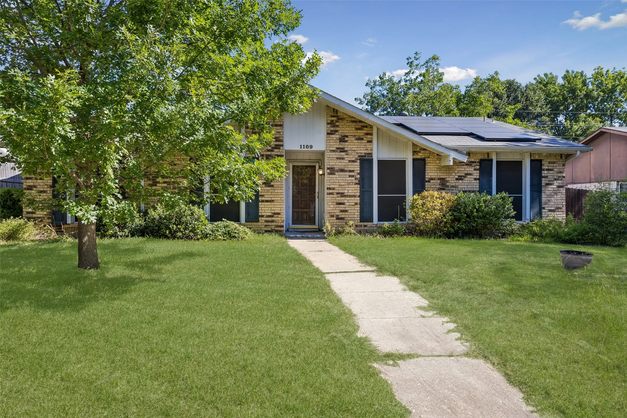 Single Family Residence For Sale in Collin County , 1109 Overdowns Drive, Plano, Texas 75023, 3 Bedroom, 2 Bathroom, 2 Garage spaces, 1,930 Sqft, built in 1974, mls#21269328, Real Estate Agent in Plano, Homes For Sale in Collin county, Homes For Sale in Plano, Realtor in Plano Texas, Real Estate Brokerage Independent Realty Texas, Luminita Cordes Realtor