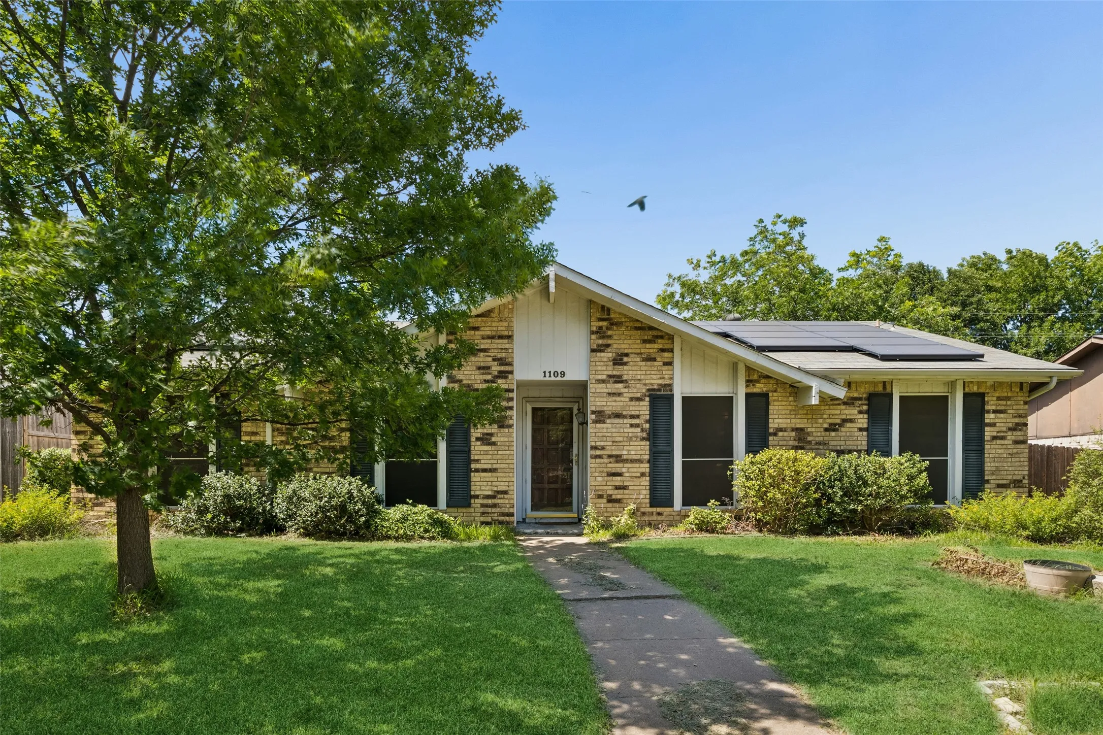 Single Family Residence For Sale in Collin County , 1109 Overdowns Drive, Plano, Texas 75023, 3 Bedroom, 2 Bathroom, 2 Garage spaces, 1,930 Sqft, built in 1974, mls#21269328, Real Estate Agent in Plano, Homes For Sale in Collin county, Homes For Sale in Plano, Realtor in Plano Texas, Real Estate Brokerage Independent Realty Texas, Luminita Cordes Realtor