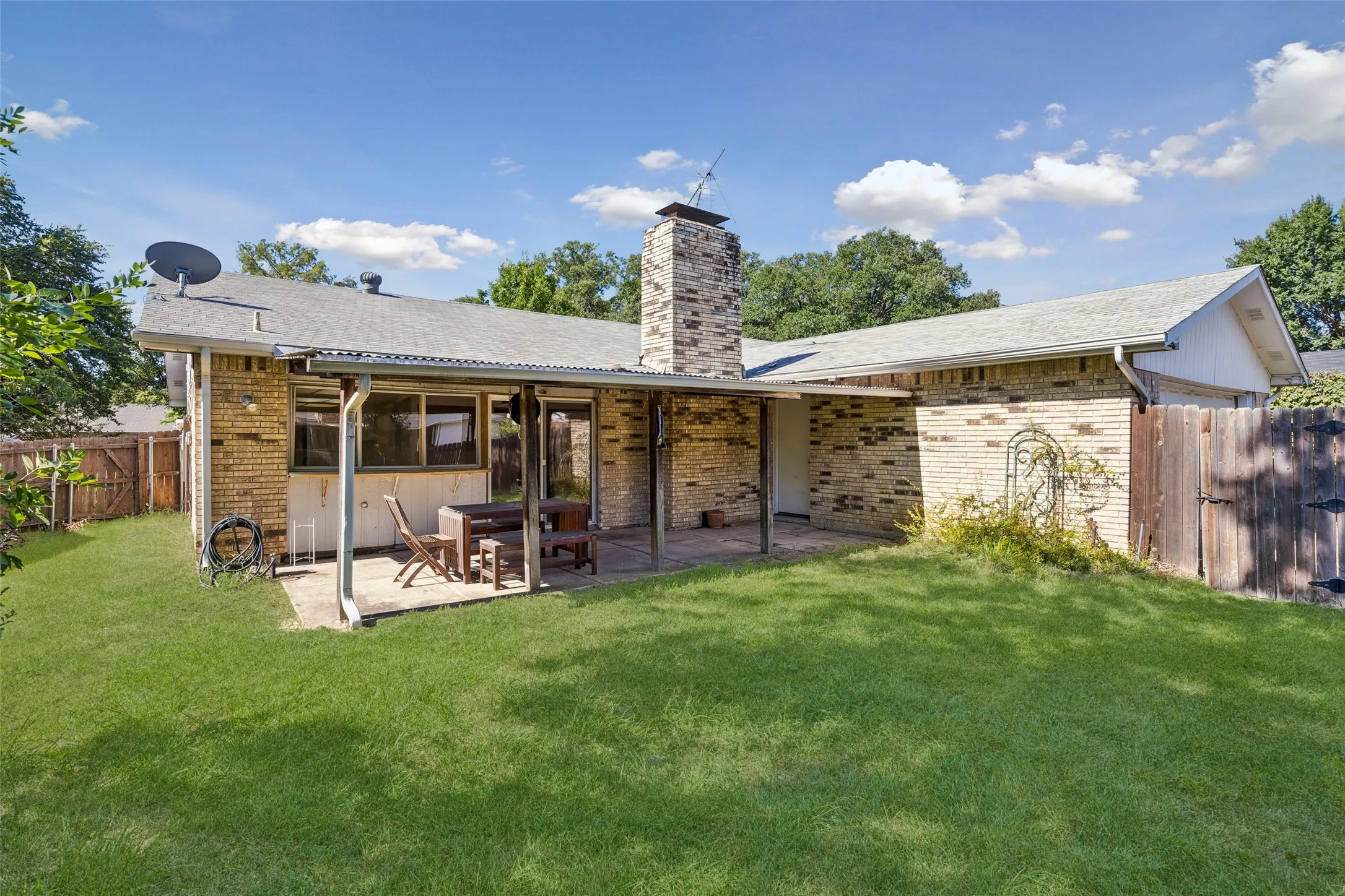 Single Family Residence For Sale in Collin County , 1109 Overdowns Drive, Plano, Texas 75023, 3 Bedroom, 2 Bathroom, 2 Garage spaces, 1,930 Sqft, built in 1974, mls#21269328, Real Estate Agent in Plano, Homes For Sale in Collin county, Homes For Sale in Plano, Realtor in Plano Texas, Real Estate Brokerage Independent Realty Texas, Luminita Cordes Realtor
