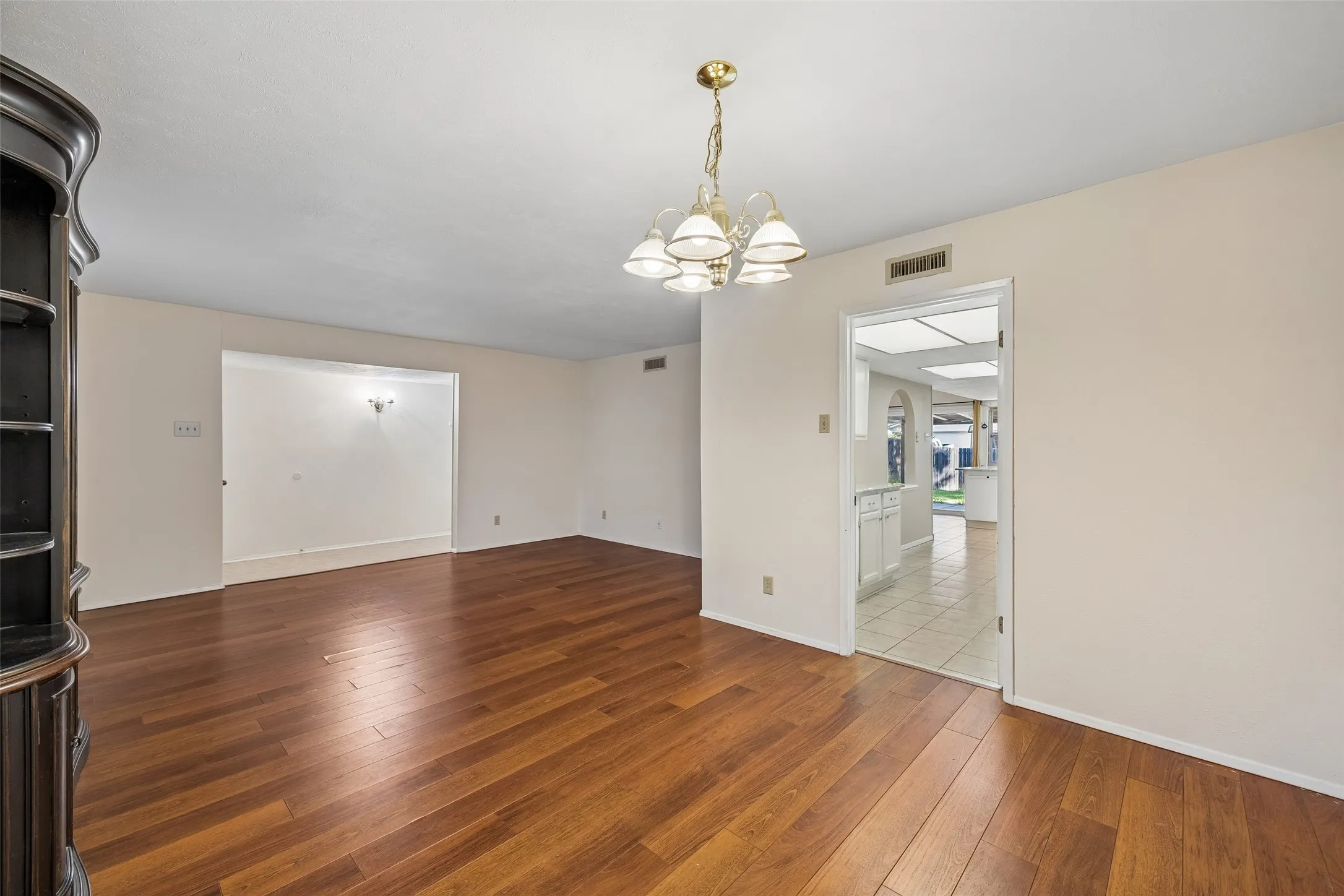 Single Family Residence For Sale in Collin County , 1109 Overdowns Drive, Plano, Texas 75023, 3 Bedroom, 2 Bathroom, 2 Garage spaces, 1,930 Sqft, built in 1974, mls#21269328, Real Estate Agent in Plano, Homes For Sale in Collin county, Homes For Sale in Plano, Realtor in Plano Texas, Real Estate Brokerage Independent Realty Texas, Luminita Cordes Realtor