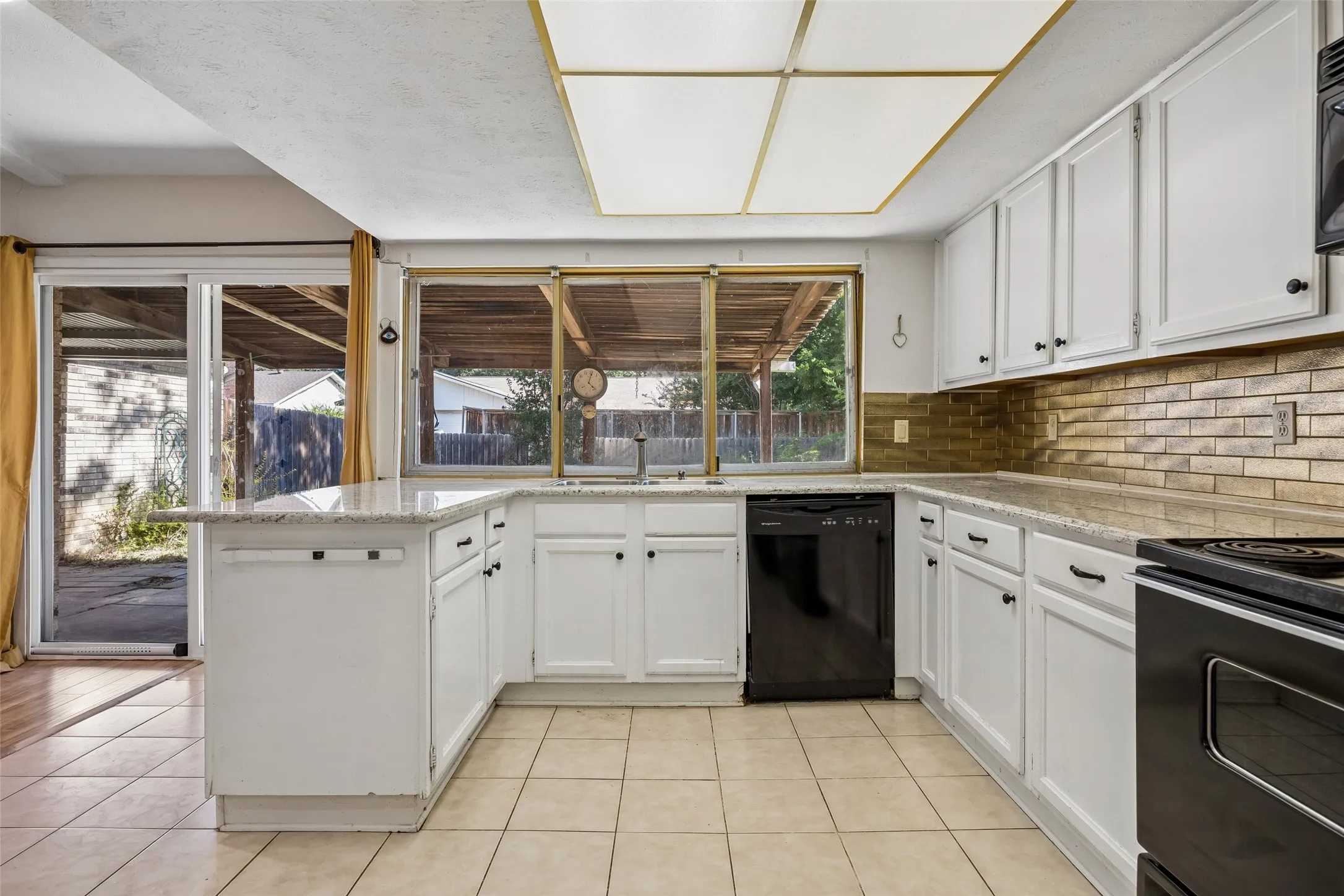Single Family Residence For Sale in Collin County , 1109 Overdowns Drive, Plano, Texas 75023, 3 Bedroom, 2 Bathroom, 2 Garage spaces, 1,930 Sqft, built in 1974, mls#21269328, Real Estate Agent in Plano, Homes For Sale in Collin county, Homes For Sale in Plano, Realtor in Plano Texas, Real Estate Brokerage Independent Realty Texas, Luminita Cordes Realtor