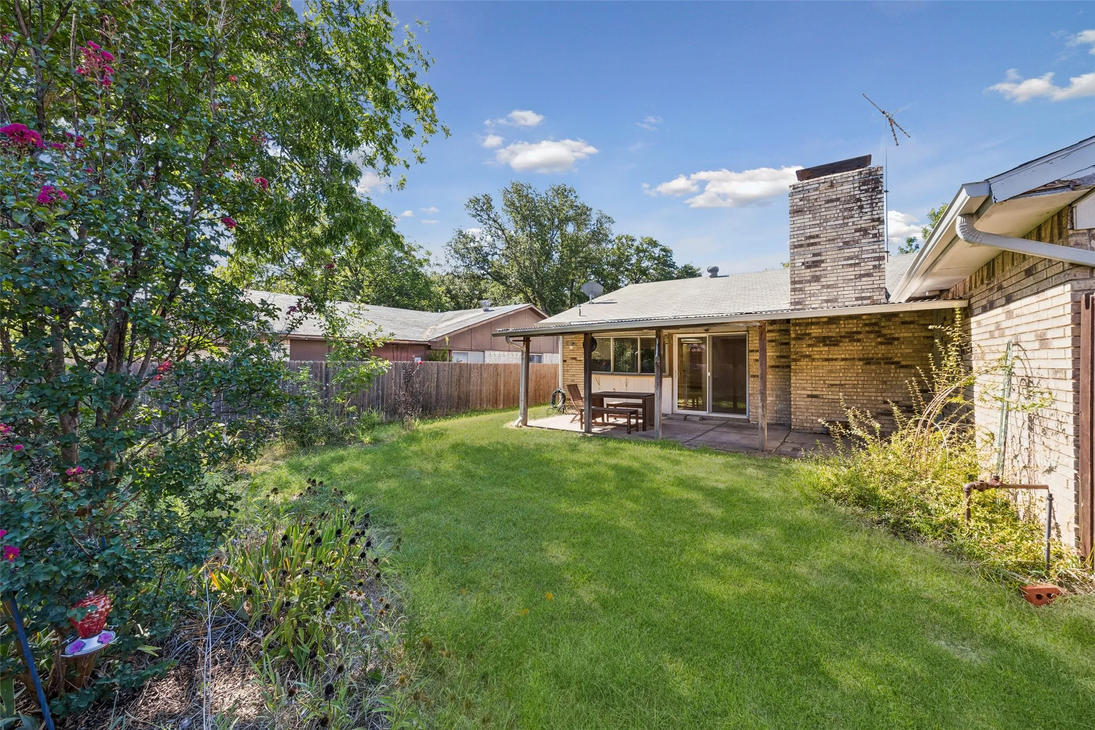 Single Family Residence For Sale in Collin County , 1109 Overdowns Drive, Plano, Texas 75023, 3 Bedroom, 2 Bathroom, 2 Garage spaces, 1,930 Sqft, built in 1974, mls#21269328, Real Estate Agent in Plano, Homes For Sale in Collin county, Homes For Sale in Plano, Realtor in Plano Texas, Real Estate Brokerage Independent Realty Texas, Luminita Cordes Realtor