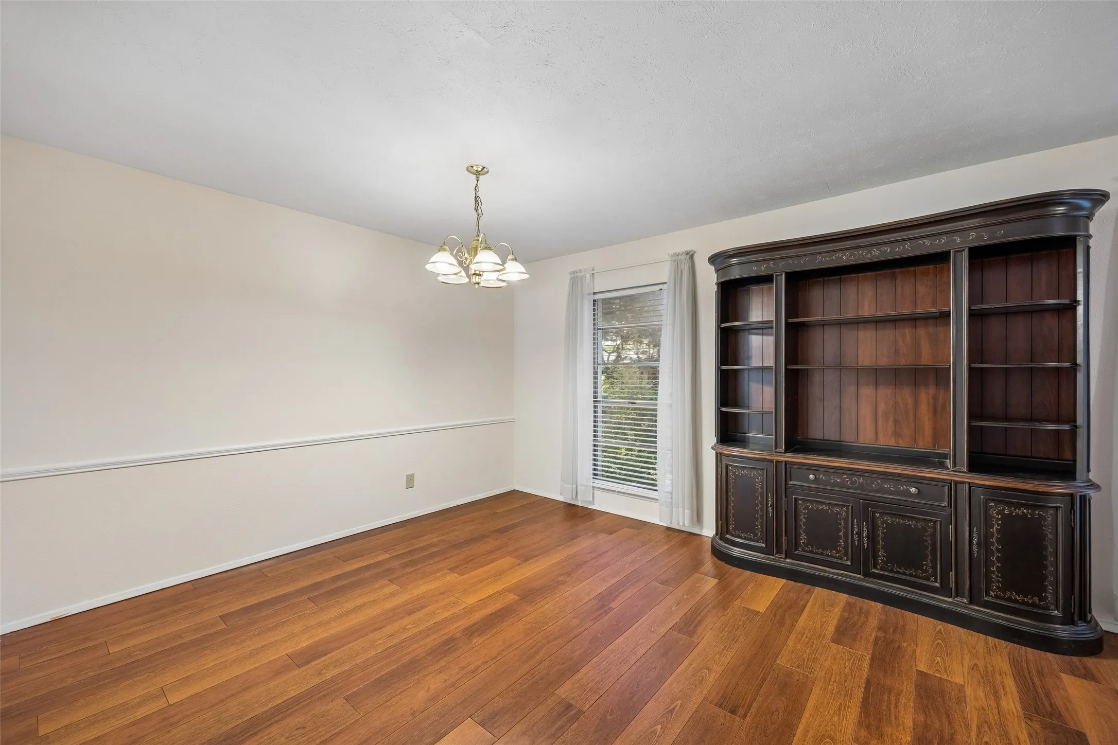 Single Family Residence For Sale in Collin County , 1109 Overdowns Drive, Plano, Texas 75023, 3 Bedroom, 2 Bathroom, 2 Garage spaces, 1,930 Sqft, built in 1974, mls#21269328, Real Estate Agent in Plano, Homes For Sale in Collin county, Homes For Sale in Plano, Realtor in Plano Texas, Real Estate Brokerage Independent Realty Texas, Luminita Cordes Realtor