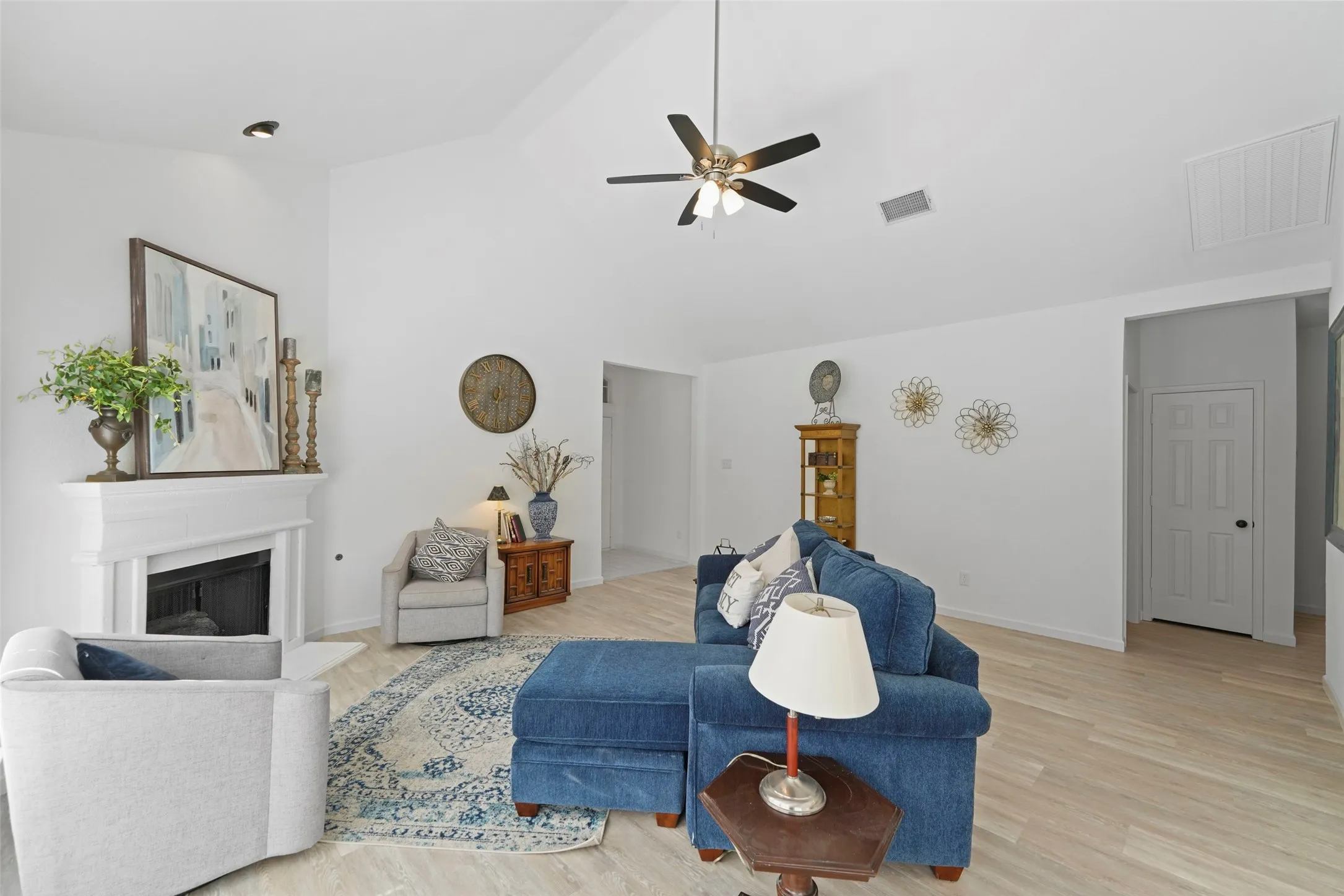 Single Family Residence For Sale in Tarrant County , 4605 Angelina Way, Fort Worth, Texas 76137, 3 Bedroom, 2 Bathroom, 2 Garage spaces, 1,772 Sqft, built in 1996, mls#21300044, Real Estate Agent in Fort Worth, Homes For Sale in Tarrant county, Homes For Sale in Fort Worth, Realtor in Fort Worth Texas, Real Estate Brokerage Independent Realty Texas, Luminita Cordes Realtor