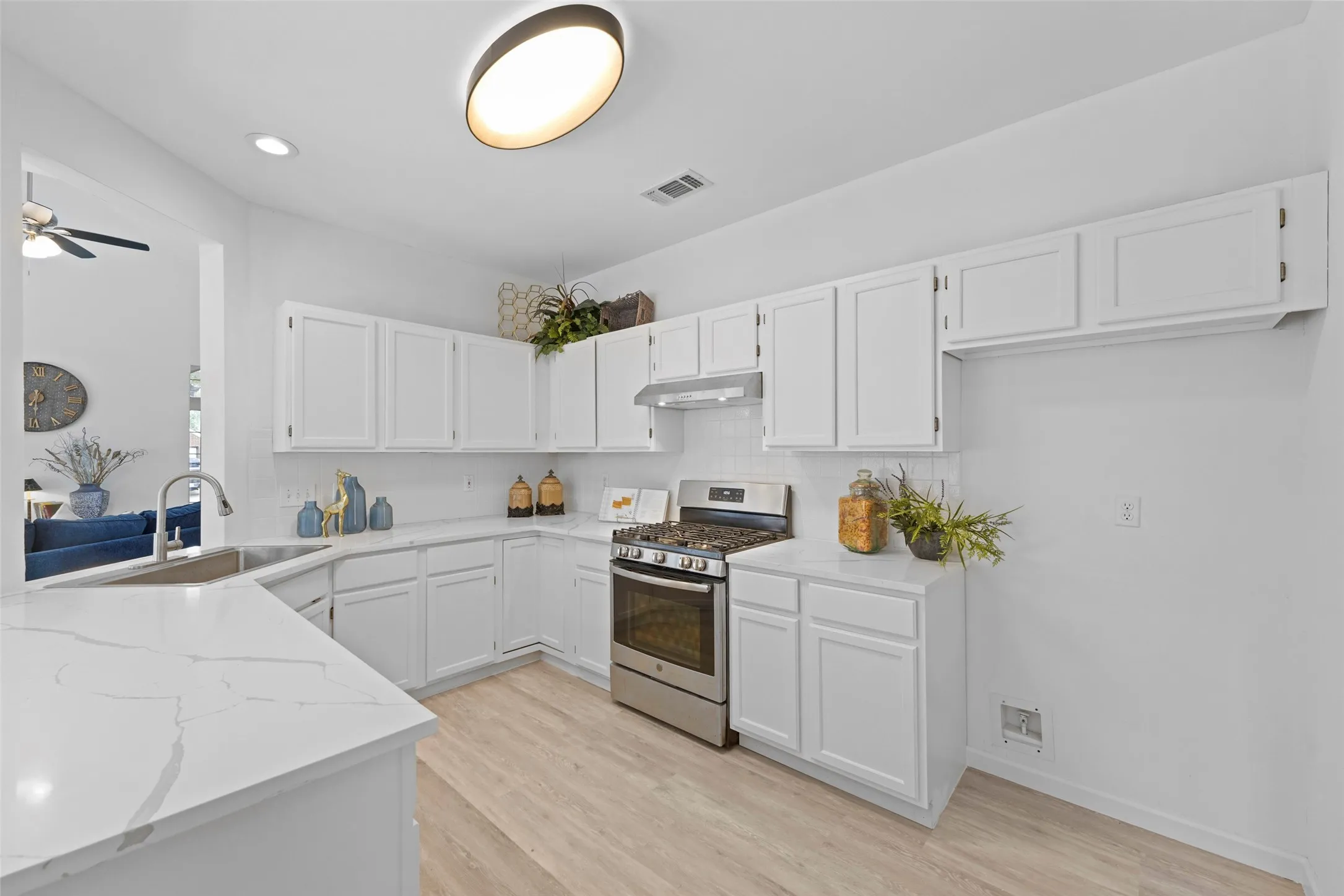 Single Family Residence For Sale in Tarrant County , 4605 Angelina Way, Fort Worth, Texas 76137, 3 Bedroom, 2 Bathroom, 2 Garage spaces, 1,772 Sqft, built in 1996, mls#21300044, Real Estate Agent in Fort Worth, Homes For Sale in Tarrant county, Homes For Sale in Fort Worth, Realtor in Fort Worth Texas, Real Estate Brokerage Independent Realty Texas, Luminita Cordes Realtor