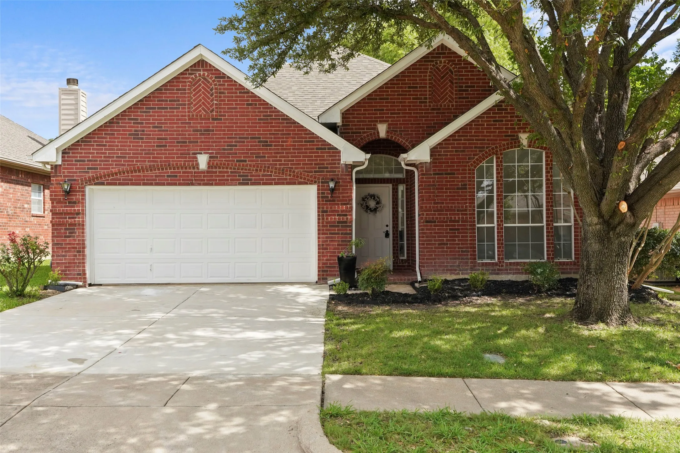 Single Family Residence For Sale in Tarrant County , 4605 Angelina Way, Fort Worth, Texas 76137, 3 Bedroom, 2 Bathroom, 2 Garage spaces, 1,772 Sqft, built in 1996, mls#21300044, Real Estate Agent in Fort Worth, Homes For Sale in Tarrant county, Homes For Sale in Fort Worth, Realtor in Fort Worth Texas, Real Estate Brokerage Independent Realty Texas, Luminita Cordes Realtor
