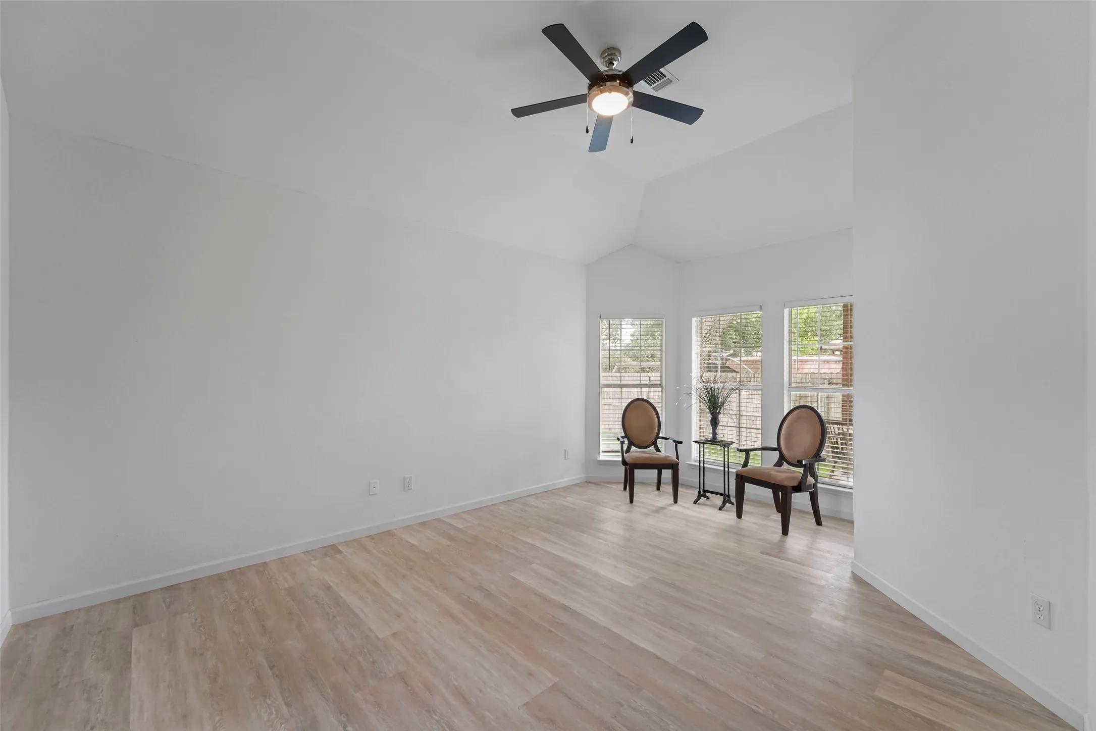 Single Family Residence For Sale in Tarrant County , 4605 Angelina Way, Fort Worth, Texas 76137, 3 Bedroom, 2 Bathroom, 2 Garage spaces, 1,772 Sqft, built in 1996, mls#21300044, Real Estate Agent in Fort Worth, Homes For Sale in Tarrant county, Homes For Sale in Fort Worth, Realtor in Fort Worth Texas, Real Estate Brokerage Independent Realty Texas, Luminita Cordes Realtor