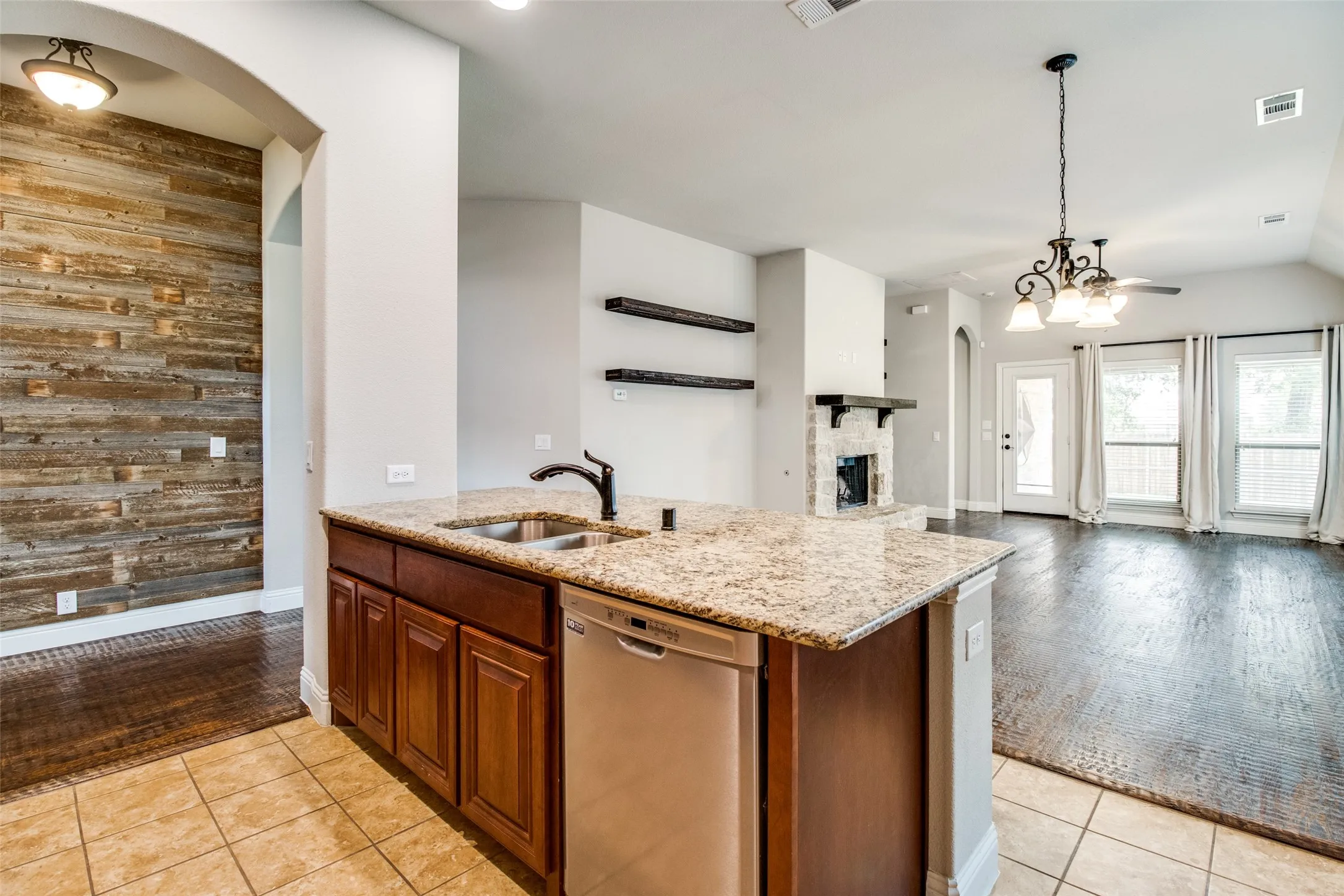 Single Family Residence For Rent in Grayson County , 4619 Amesbury, Sherman, Texas 75092, 4 Bedroom, 3 Bathroom, 2 Garage spaces, 2,517 Sqft, built in 2017, mls#21300092, Real Estate Agent in Sherman, Homes For Rent in Grayson county, Homes For Rent in Sherman, Realtor in Sherman Texas, Real Estate Brokerage Independent Realty Texas, Luminita Cordes Realtor