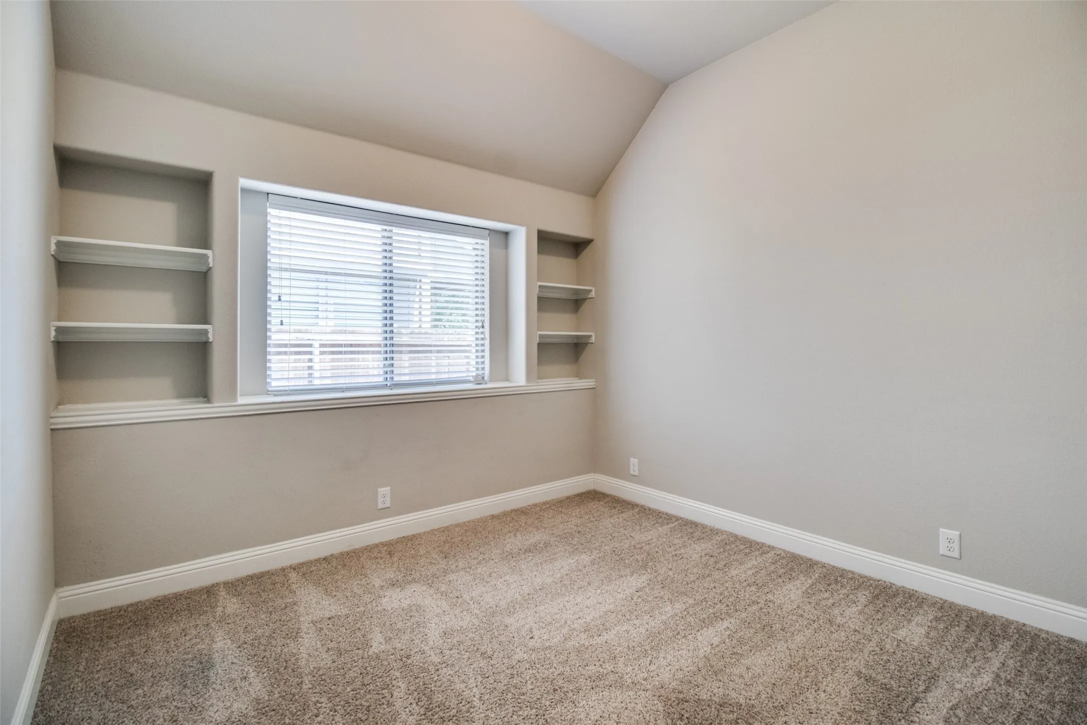 Single Family Residence For Rent in Grayson County , 4619 Amesbury, Sherman, Texas 75092, 4 Bedroom, 3 Bathroom, 2 Garage spaces, 2,517 Sqft, built in 2017, mls#21300092, Real Estate Agent in Sherman, Homes For Rent in Grayson county, Homes For Rent in Sherman, Realtor in Sherman Texas, Real Estate Brokerage Independent Realty Texas, Luminita Cordes Realtor
