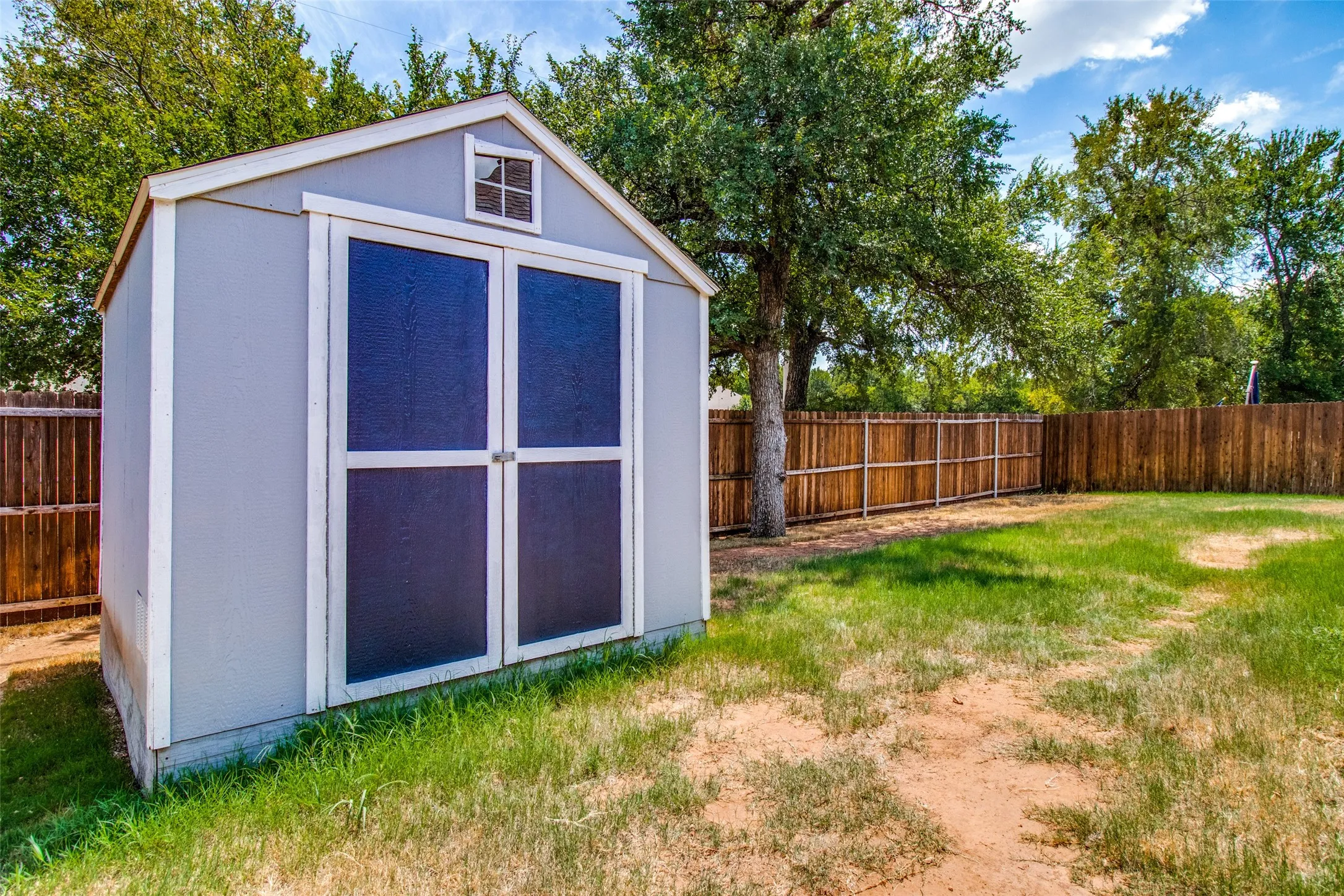 Single Family Residence For Rent in Grayson County , 4619 Amesbury, Sherman, Texas 75092, 4 Bedroom, 3 Bathroom, 2 Garage spaces, 2,517 Sqft, built in 2017, mls#21300092, Real Estate Agent in Sherman, Homes For Rent in Grayson county, Homes For Rent in Sherman, Realtor in Sherman Texas, Real Estate Brokerage Independent Realty Texas, Luminita Cordes Realtor