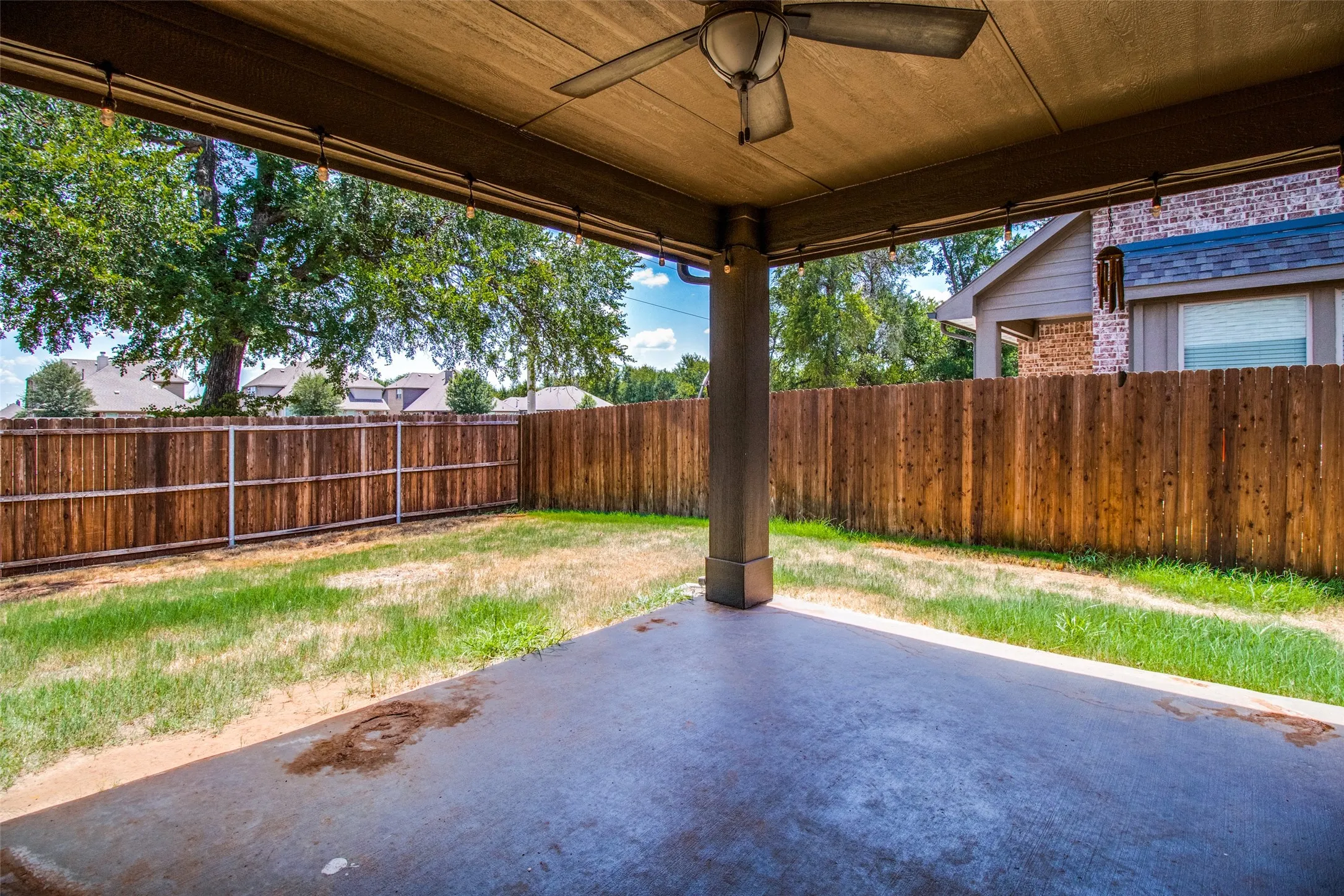 Single Family Residence For Rent in Grayson County , 4619 Amesbury, Sherman, Texas 75092, 4 Bedroom, 3 Bathroom, 2 Garage spaces, 2,517 Sqft, built in 2017, mls#21300092, Real Estate Agent in Sherman, Homes For Rent in Grayson county, Homes For Rent in Sherman, Realtor in Sherman Texas, Real Estate Brokerage Independent Realty Texas, Luminita Cordes Realtor