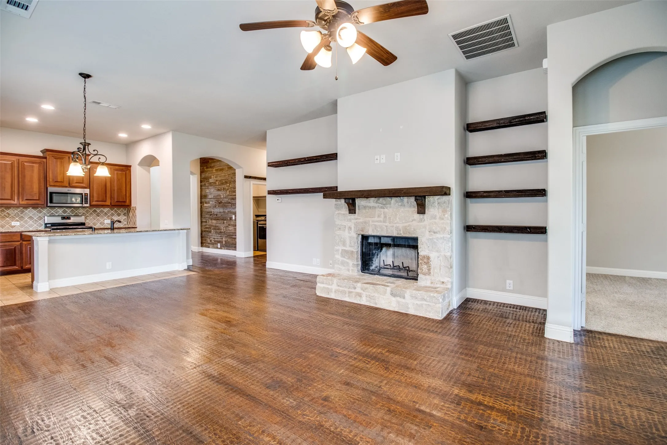 Single Family Residence For Rent in Grayson County , 4619 Amesbury, Sherman, Texas 75092, 4 Bedroom, 3 Bathroom, 2 Garage spaces, 2,517 Sqft, built in 2017, mls#21300092, Real Estate Agent in Sherman, Homes For Rent in Grayson county, Homes For Rent in Sherman, Realtor in Sherman Texas, Real Estate Brokerage Independent Realty Texas, Luminita Cordes Realtor