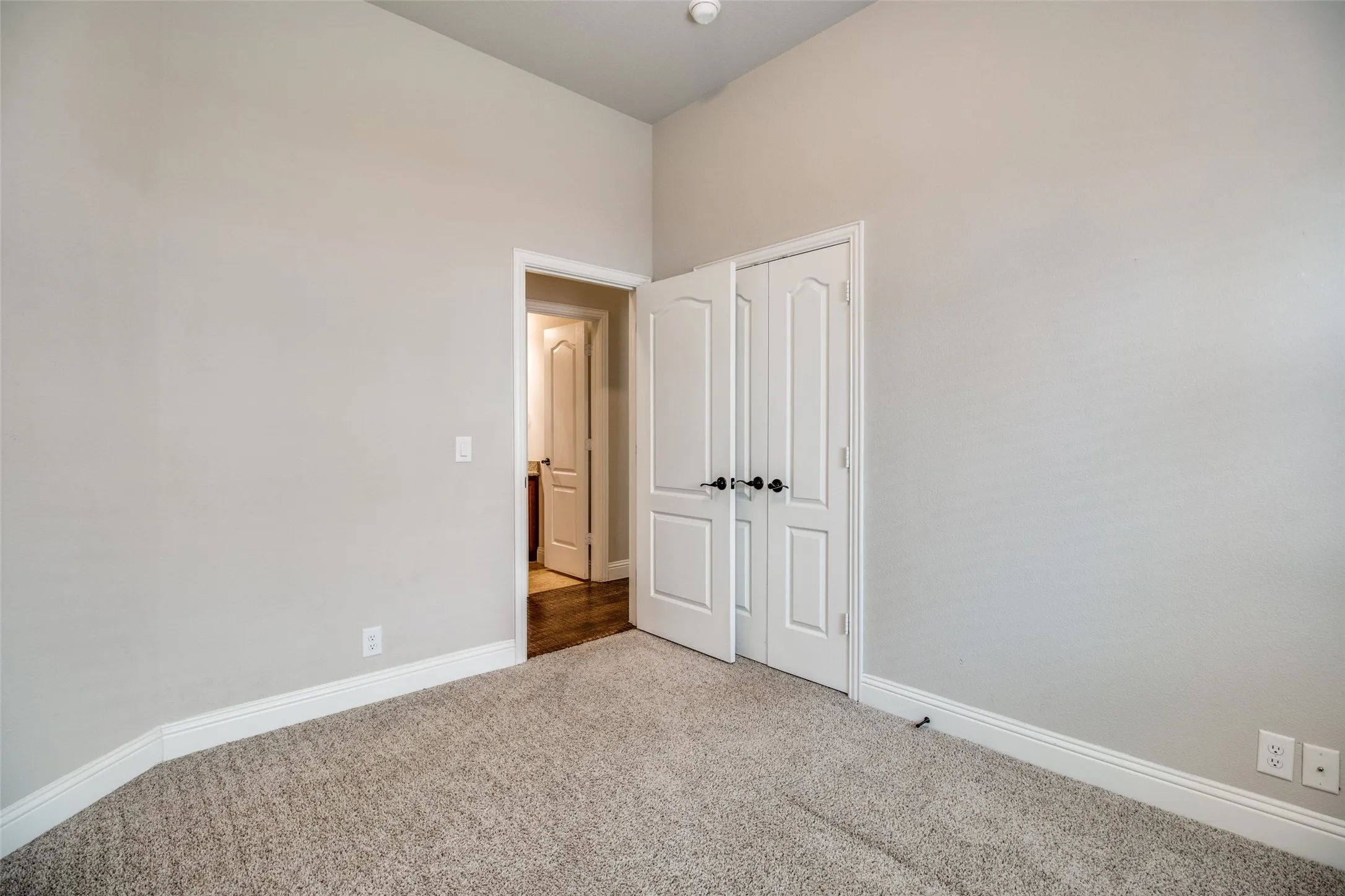 Single Family Residence For Rent in Grayson County , 4619 Amesbury, Sherman, Texas 75092, 4 Bedroom, 3 Bathroom, 2 Garage spaces, 2,517 Sqft, built in 2017, mls#21300092, Real Estate Agent in Sherman, Homes For Rent in Grayson county, Homes For Rent in Sherman, Realtor in Sherman Texas, Real Estate Brokerage Independent Realty Texas, Luminita Cordes Realtor