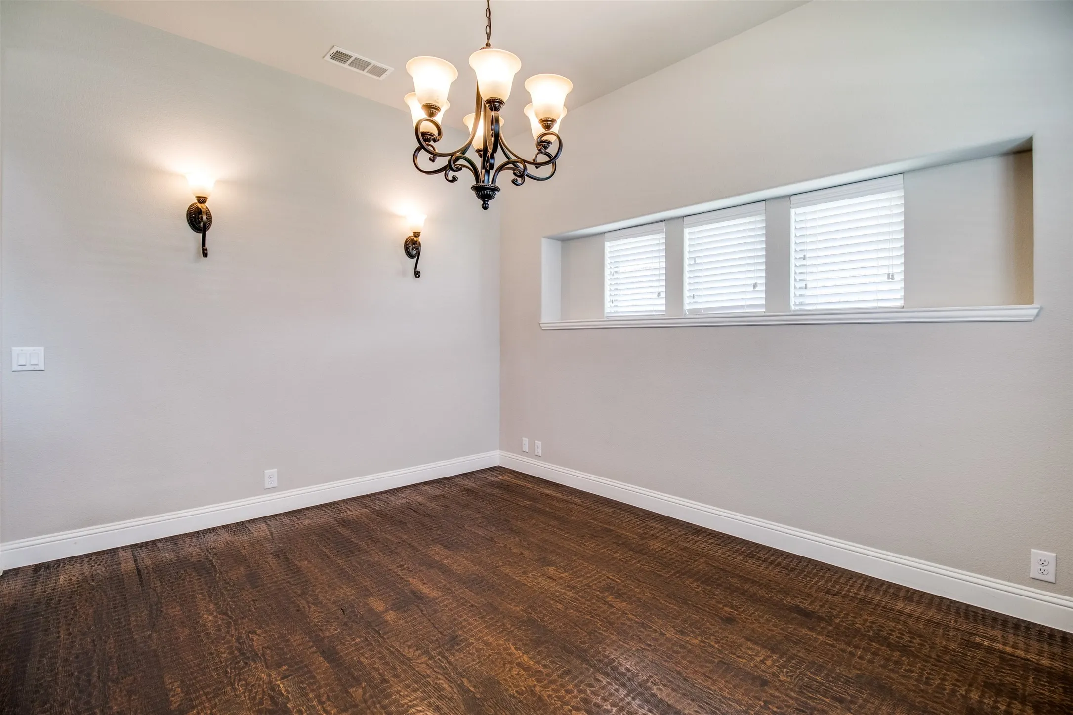 Single Family Residence For Rent in Grayson County , 4619 Amesbury, Sherman, Texas 75092, 4 Bedroom, 3 Bathroom, 2 Garage spaces, 2,517 Sqft, built in 2017, mls#21300092, Real Estate Agent in Sherman, Homes For Rent in Grayson county, Homes For Rent in Sherman, Realtor in Sherman Texas, Real Estate Brokerage Independent Realty Texas, Luminita Cordes Realtor