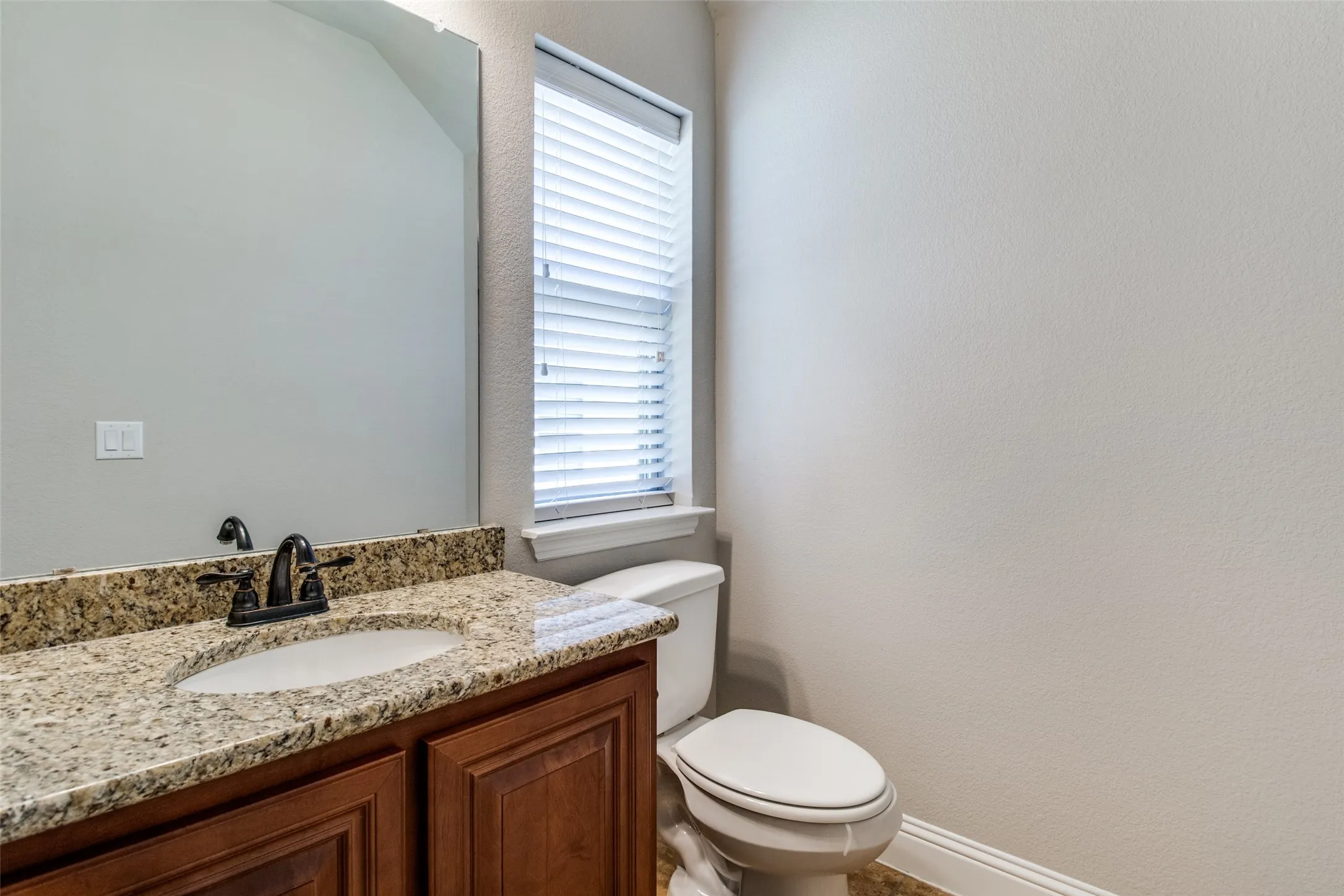 Single Family Residence For Rent in Grayson County , 4619 Amesbury, Sherman, Texas 75092, 4 Bedroom, 3 Bathroom, 2 Garage spaces, 2,517 Sqft, built in 2017, mls#21300092, Real Estate Agent in Sherman, Homes For Rent in Grayson county, Homes For Rent in Sherman, Realtor in Sherman Texas, Real Estate Brokerage Independent Realty Texas, Luminita Cordes Realtor