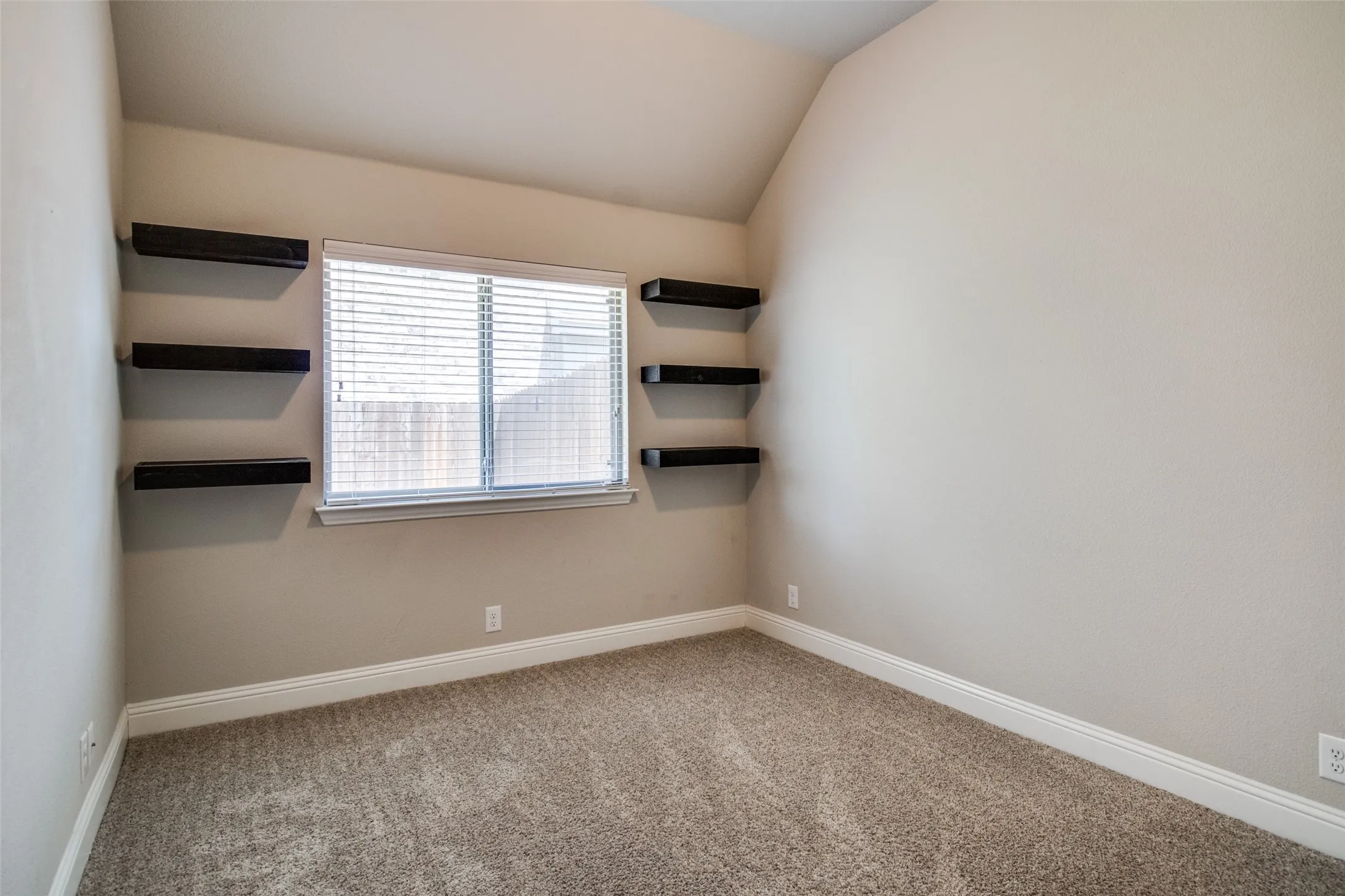 Single Family Residence For Rent in Grayson County , 4619 Amesbury, Sherman, Texas 75092, 4 Bedroom, 3 Bathroom, 2 Garage spaces, 2,517 Sqft, built in 2017, mls#21300092, Real Estate Agent in Sherman, Homes For Rent in Grayson county, Homes For Rent in Sherman, Realtor in Sherman Texas, Real Estate Brokerage Independent Realty Texas, Luminita Cordes Realtor