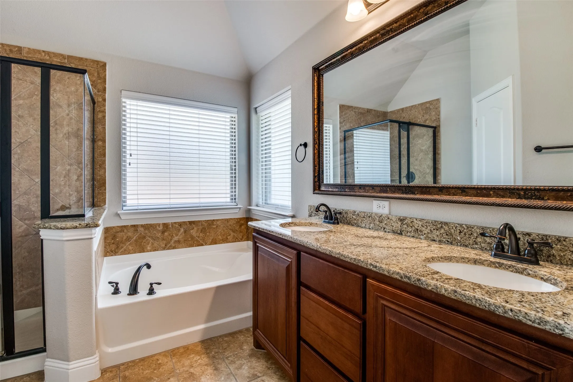 Single Family Residence For Rent in Grayson County , 4619 Amesbury, Sherman, Texas 75092, 4 Bedroom, 3 Bathroom, 2 Garage spaces, 2,517 Sqft, built in 2017, mls#21300092, Real Estate Agent in Sherman, Homes For Rent in Grayson county, Homes For Rent in Sherman, Realtor in Sherman Texas, Real Estate Brokerage Independent Realty Texas, Luminita Cordes Realtor