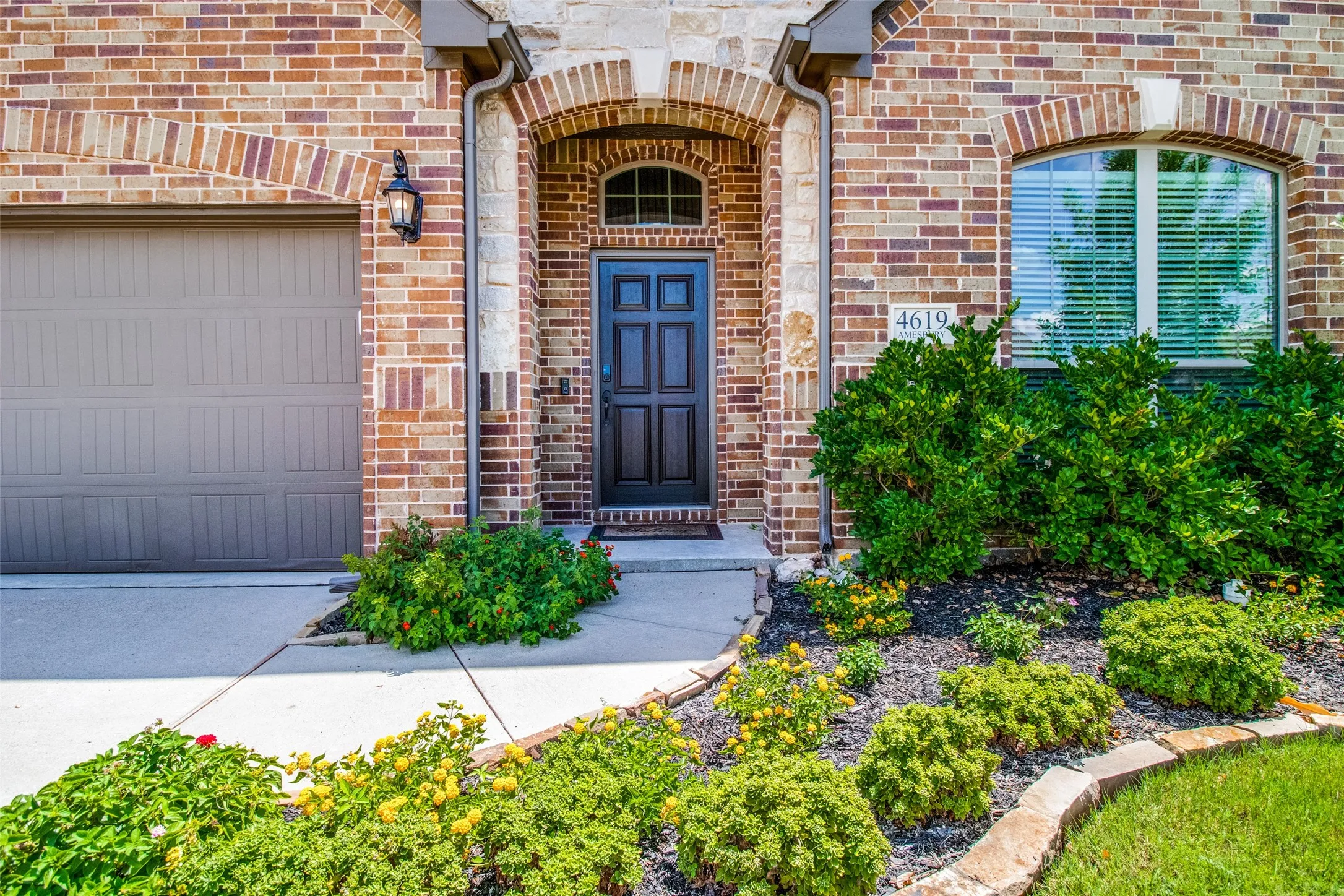 Single Family Residence For Rent in Grayson County , 4619 Amesbury, Sherman, Texas 75092, 4 Bedroom, 3 Bathroom, 2 Garage spaces, 2,517 Sqft, built in 2017, mls#21300092, Real Estate Agent in Sherman, Homes For Rent in Grayson county, Homes For Rent in Sherman, Realtor in Sherman Texas, Real Estate Brokerage Independent Realty Texas, Luminita Cordes Realtor