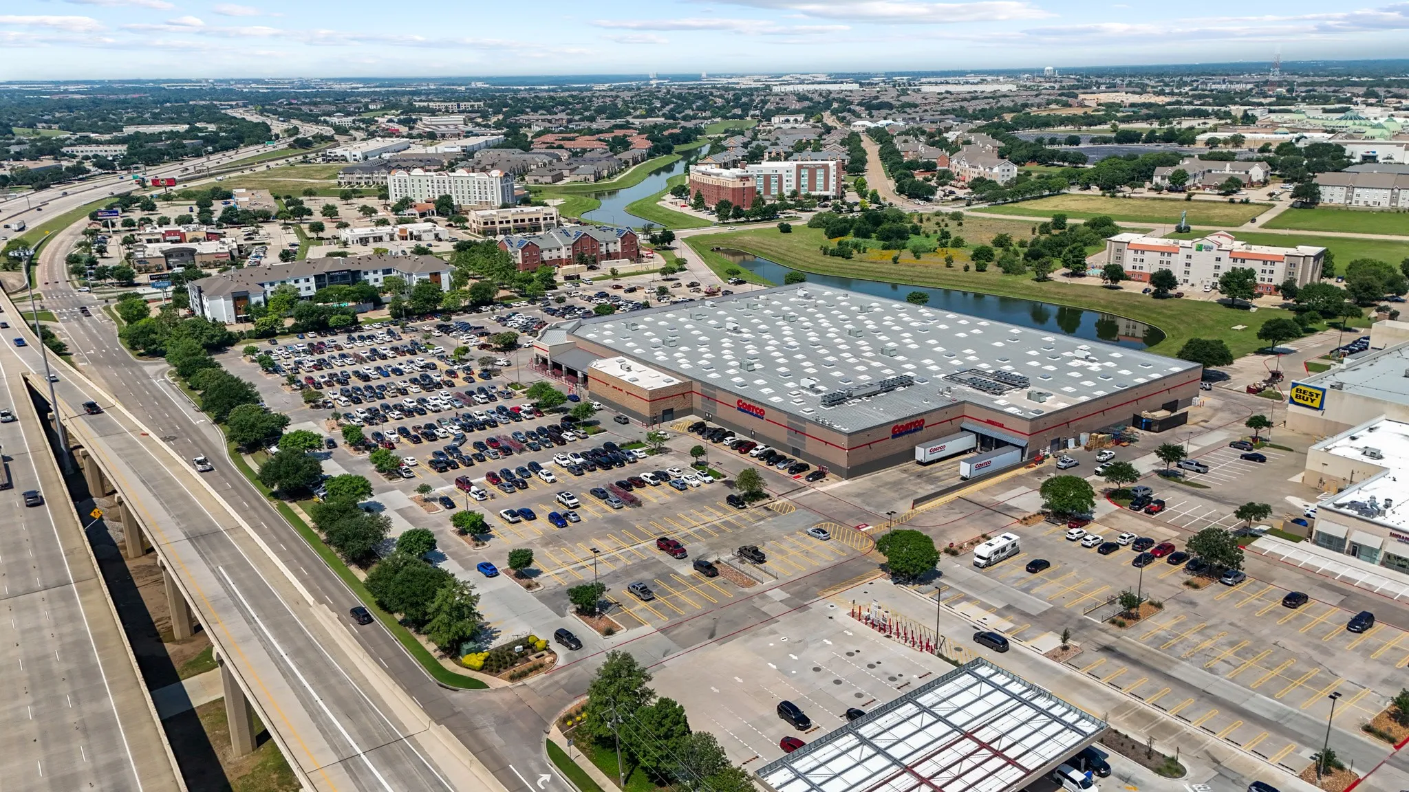Aerial overview of the Vista Del Lago area and surrounding Lewisville community, showcasing convenient access to employment centers and lifestyle destinations.