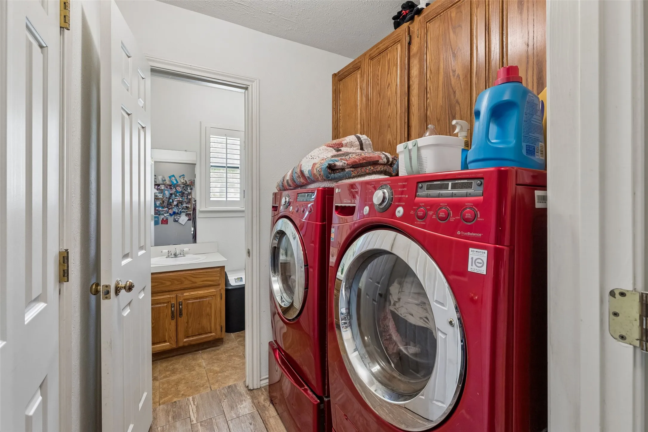 Single Family Residence For Sale in Grayson County , 2430 Turtle Creek Drive, Sherman, Texas 75092, 3 Bedroom, 3 Bathroom, 2 Garage spaces, 2,268 Sqft, built in 1983, mls#21297604, Real Estate Agent in Sherman, Homes For Sale in Grayson county, Homes For Sale in Sherman, Realtor in Sherman Texas, Real Estate Brokerage Independent Realty Texas, Luminita Cordes Realtor