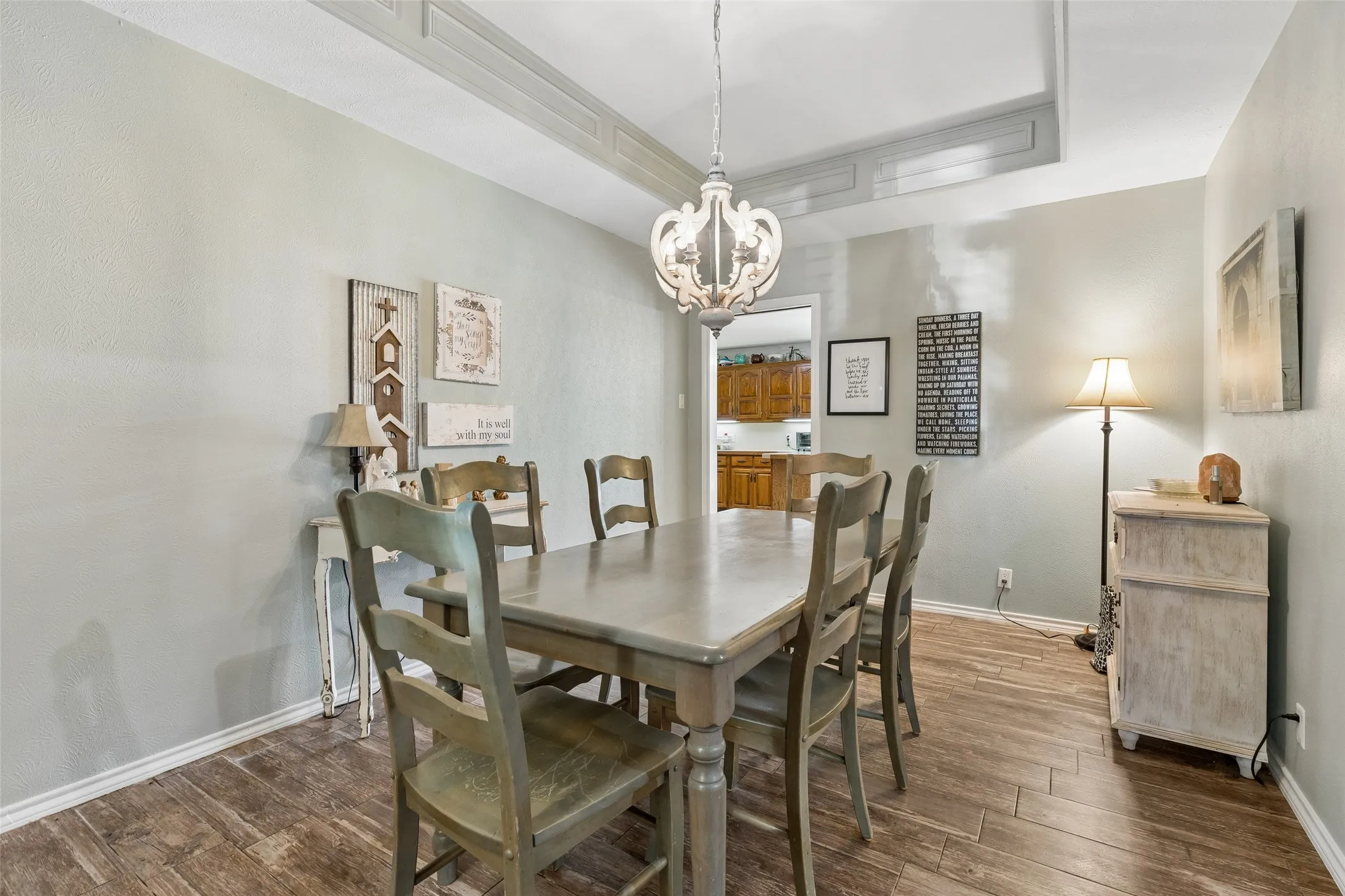 Single Family Residence For Sale in Grayson County , 2430 Turtle Creek Drive, Sherman, Texas 75092, 3 Bedroom, 3 Bathroom, 2 Garage spaces, 2,268 Sqft, built in 1983, mls#21297604, Real Estate Agent in Sherman, Homes For Sale in Grayson county, Homes For Sale in Sherman, Realtor in Sherman Texas, Real Estate Brokerage Independent Realty Texas, Luminita Cordes Realtor