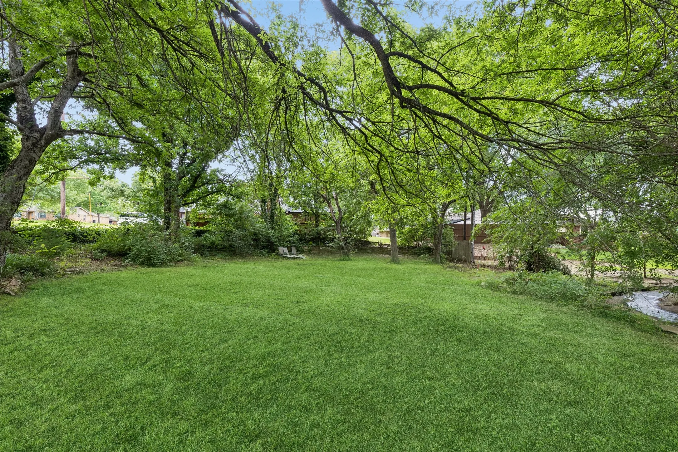 Single Family Residence For Sale in Grayson County , 2430 Turtle Creek Drive, Sherman, Texas 75092, 3 Bedroom, 3 Bathroom, 2 Garage spaces, 2,268 Sqft, built in 1983, mls#21297604, Real Estate Agent in Sherman, Homes For Sale in Grayson county, Homes For Sale in Sherman, Realtor in Sherman Texas, Real Estate Brokerage Independent Realty Texas, Luminita Cordes Realtor