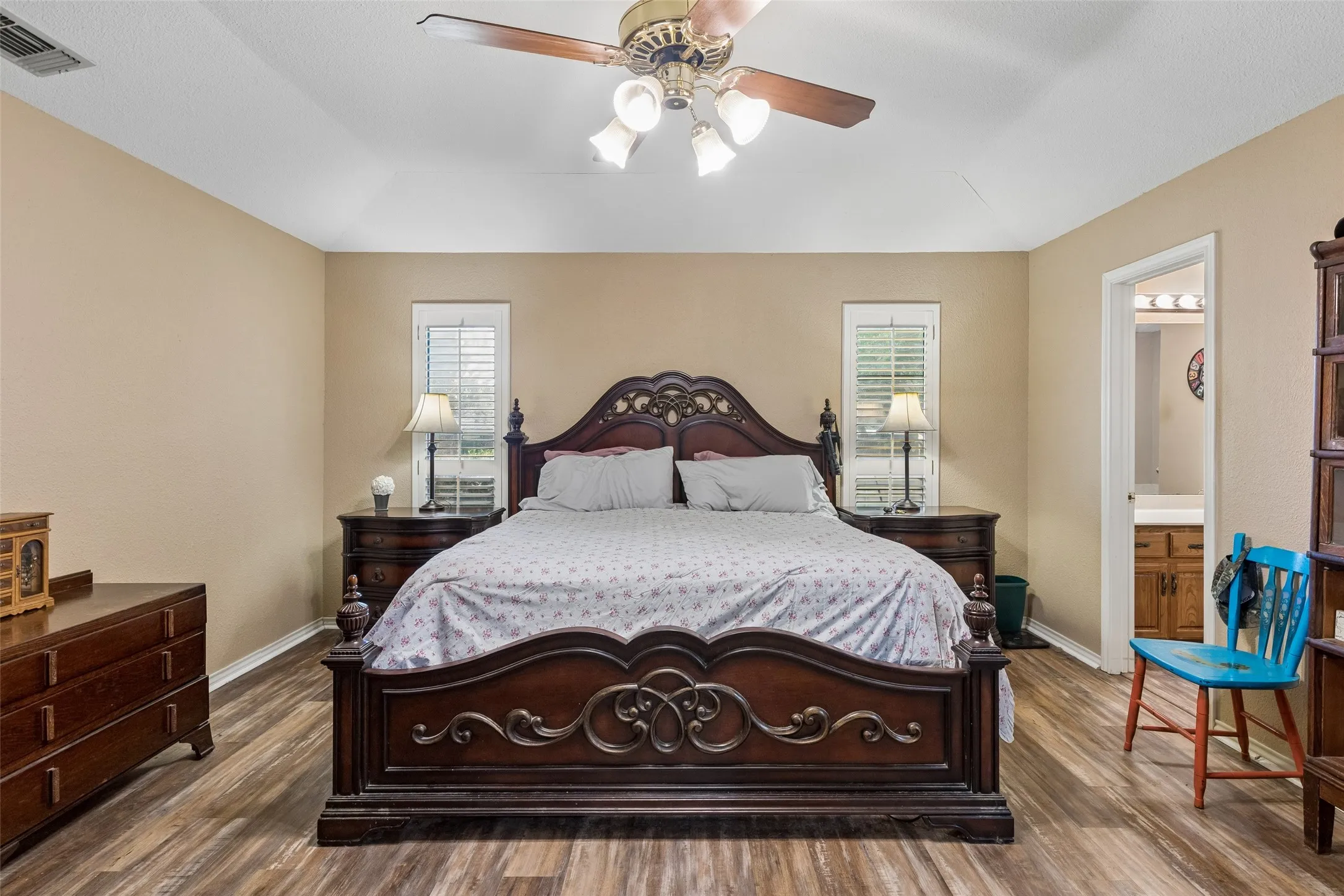Single Family Residence For Sale in Grayson County , 2430 Turtle Creek Drive, Sherman, Texas 75092, 3 Bedroom, 3 Bathroom, 2 Garage spaces, 2,268 Sqft, built in 1983, mls#21297604, Real Estate Agent in Sherman, Homes For Sale in Grayson county, Homes For Sale in Sherman, Realtor in Sherman Texas, Real Estate Brokerage Independent Realty Texas, Luminita Cordes Realtor