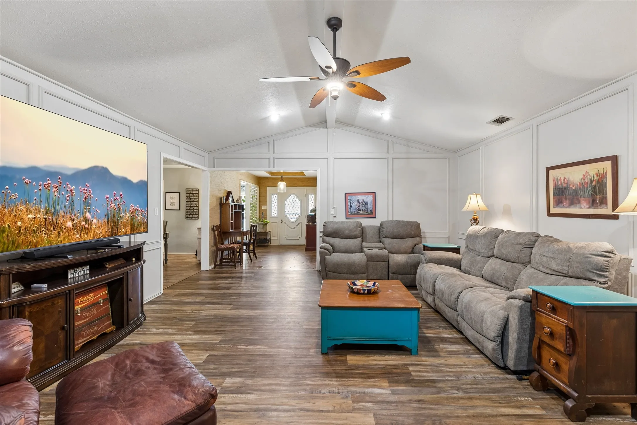 Single Family Residence For Sale in Grayson County , 2430 Turtle Creek Drive, Sherman, Texas 75092, 3 Bedroom, 3 Bathroom, 2 Garage spaces, 2,268 Sqft, built in 1983, mls#21297604, Real Estate Agent in Sherman, Homes For Sale in Grayson county, Homes For Sale in Sherman, Realtor in Sherman Texas, Real Estate Brokerage Independent Realty Texas, Luminita Cordes Realtor