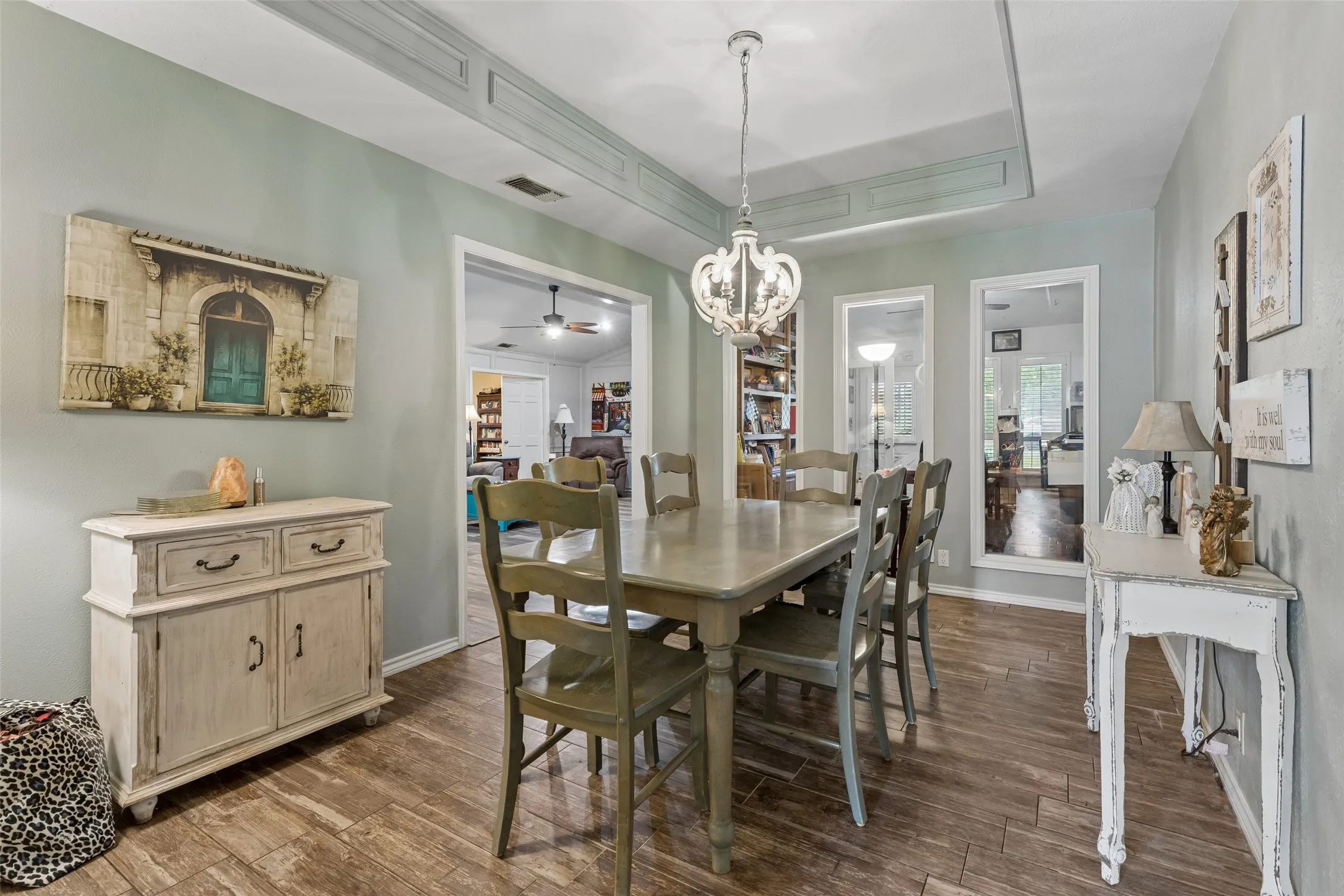 Single Family Residence For Sale in Grayson County , 2430 Turtle Creek Drive, Sherman, Texas 75092, 3 Bedroom, 3 Bathroom, 2 Garage spaces, 2,268 Sqft, built in 1983, mls#21297604, Real Estate Agent in Sherman, Homes For Sale in Grayson county, Homes For Sale in Sherman, Realtor in Sherman Texas, Real Estate Brokerage Independent Realty Texas, Luminita Cordes Realtor