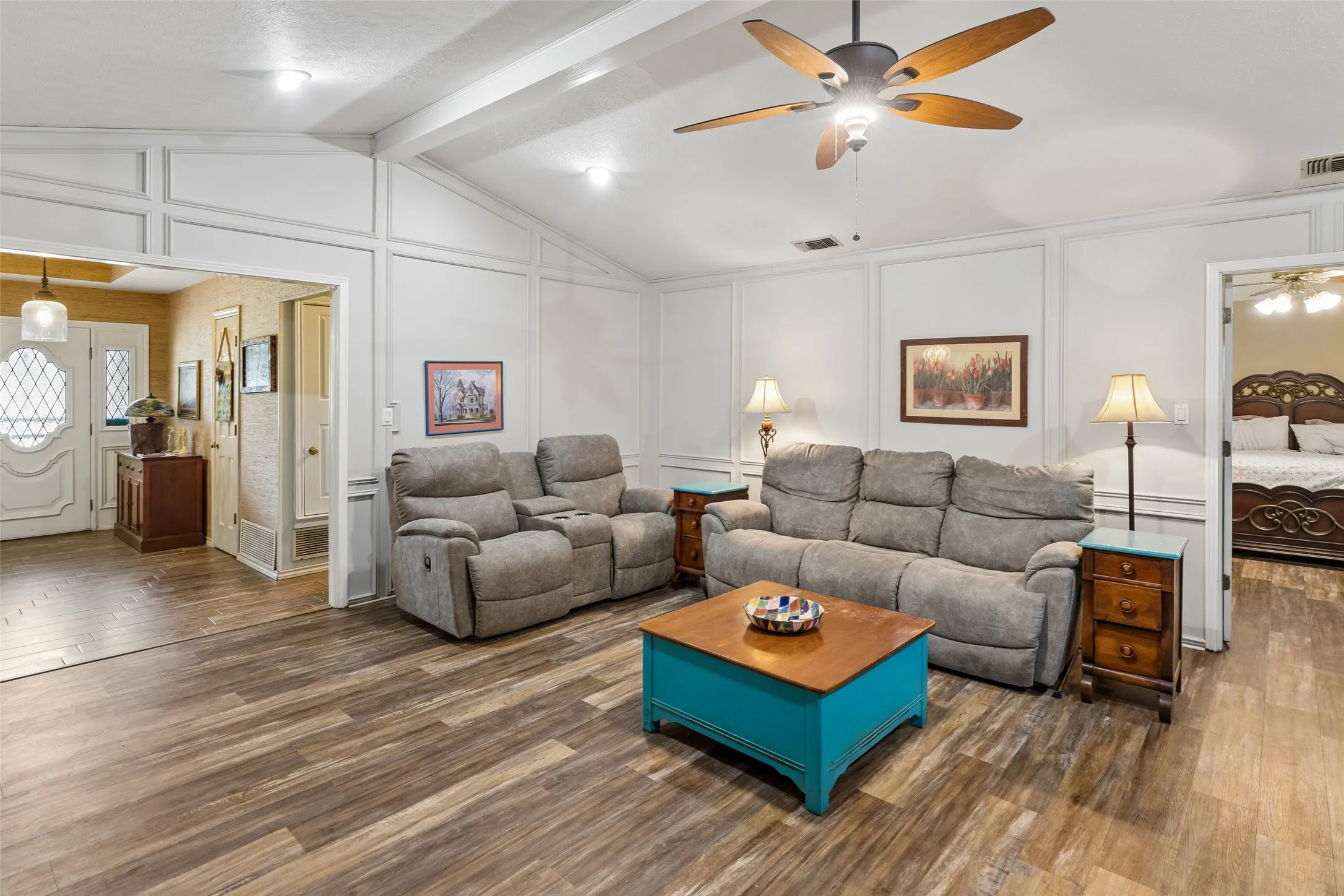 Single Family Residence For Sale in Grayson County , 2430 Turtle Creek Drive, Sherman, Texas 75092, 3 Bedroom, 3 Bathroom, 2 Garage spaces, 2,268 Sqft, built in 1983, mls#21297604, Real Estate Agent in Sherman, Homes For Sale in Grayson county, Homes For Sale in Sherman, Realtor in Sherman Texas, Real Estate Brokerage Independent Realty Texas, Luminita Cordes Realtor
