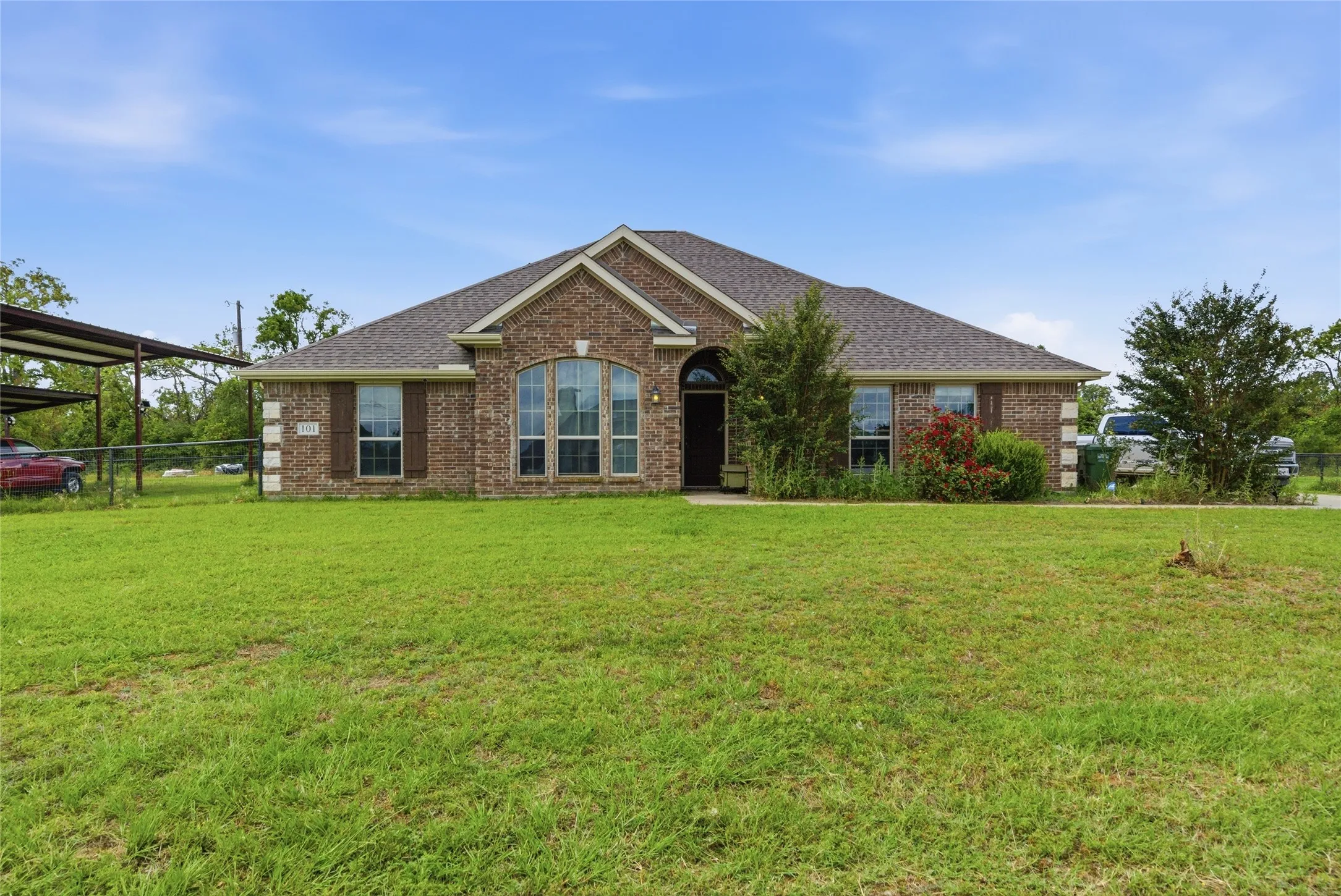 Single Family Residence For Sale in Parker County , 101 Hampton Lane, Springtown, Texas 76082, 4 Bedroom, 2 Bathroom, 2 Garage spaces, 2,000 Sqft, built in 2016, mls#21287353, Real Estate Agent in Springtown, Homes For Sale in Parker county, Homes For Sale in Springtown, Realtor in Springtown Texas, Real Estate Brokerage Independent Realty Texas, Luminita Cordes Realtor