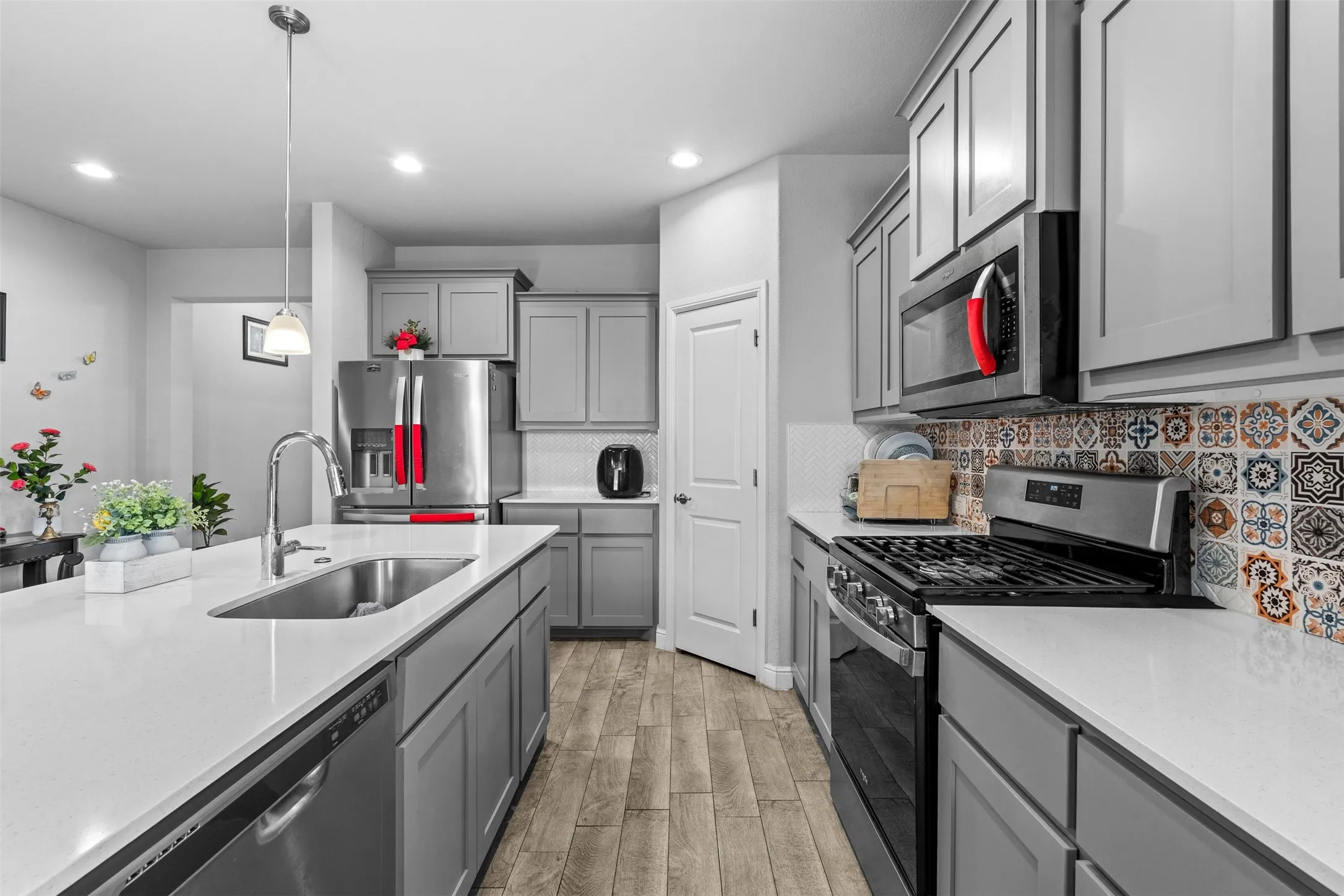 Single Family Residence For Sale in Tarrant County , 513 Frenchpark Drive, Fort Worth, Texas 76052, 3 Bedrooms, 2 Bathrooms, 2 Garage spaces, 1,811 Sqft, built in 2020, Price $345,000, mls#21299157, Real Estate Agent in Fort Worth, Homes For Sale in Tarrant county, Homes For Sale in Fort Worth, Realtor in Fort Worth Texas, Real Estate Brokerage Independent Realty Texas, Luminita Cordes Realtor