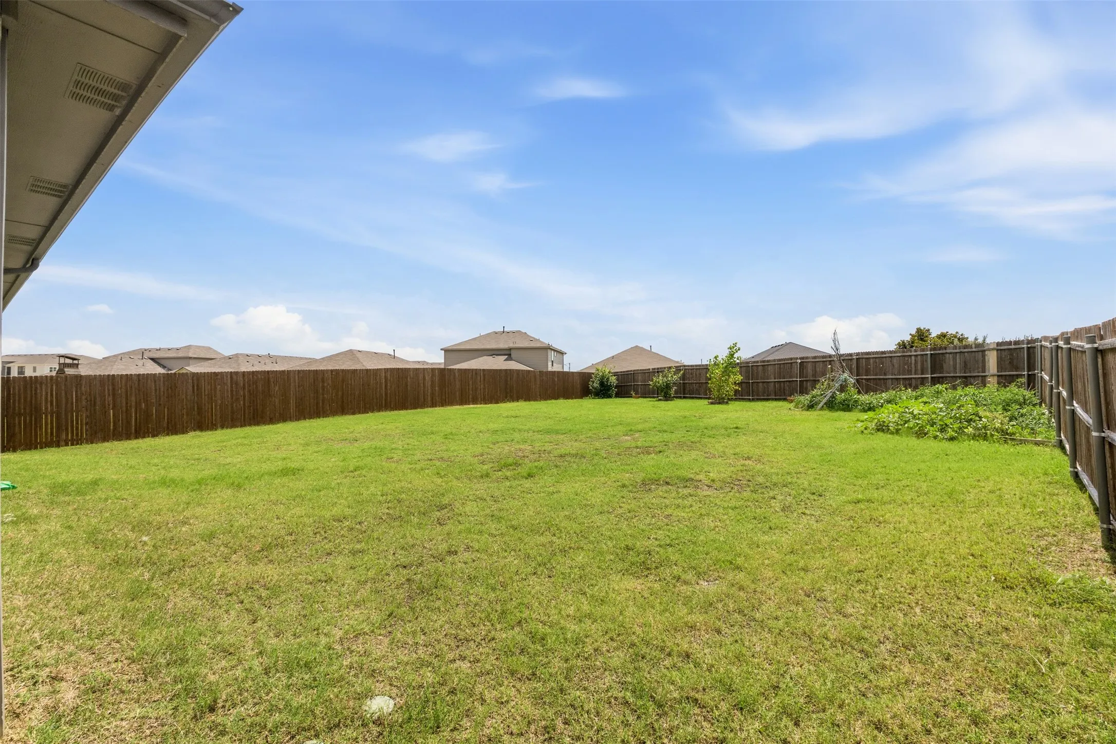 Single Family Residence For Sale in Tarrant County , 513 Frenchpark Drive, Fort Worth, Texas 76052, 3 Bedrooms, 2 Bathrooms, 2 Garage spaces, 1,811 Sqft, built in 2020, Price $345,000, mls#21299157, Real Estate Agent in Fort Worth, Homes For Sale in Tarrant county, Homes For Sale in Fort Worth, Realtor in Fort Worth Texas, Real Estate Brokerage Independent Realty Texas, Luminita Cordes Realtor