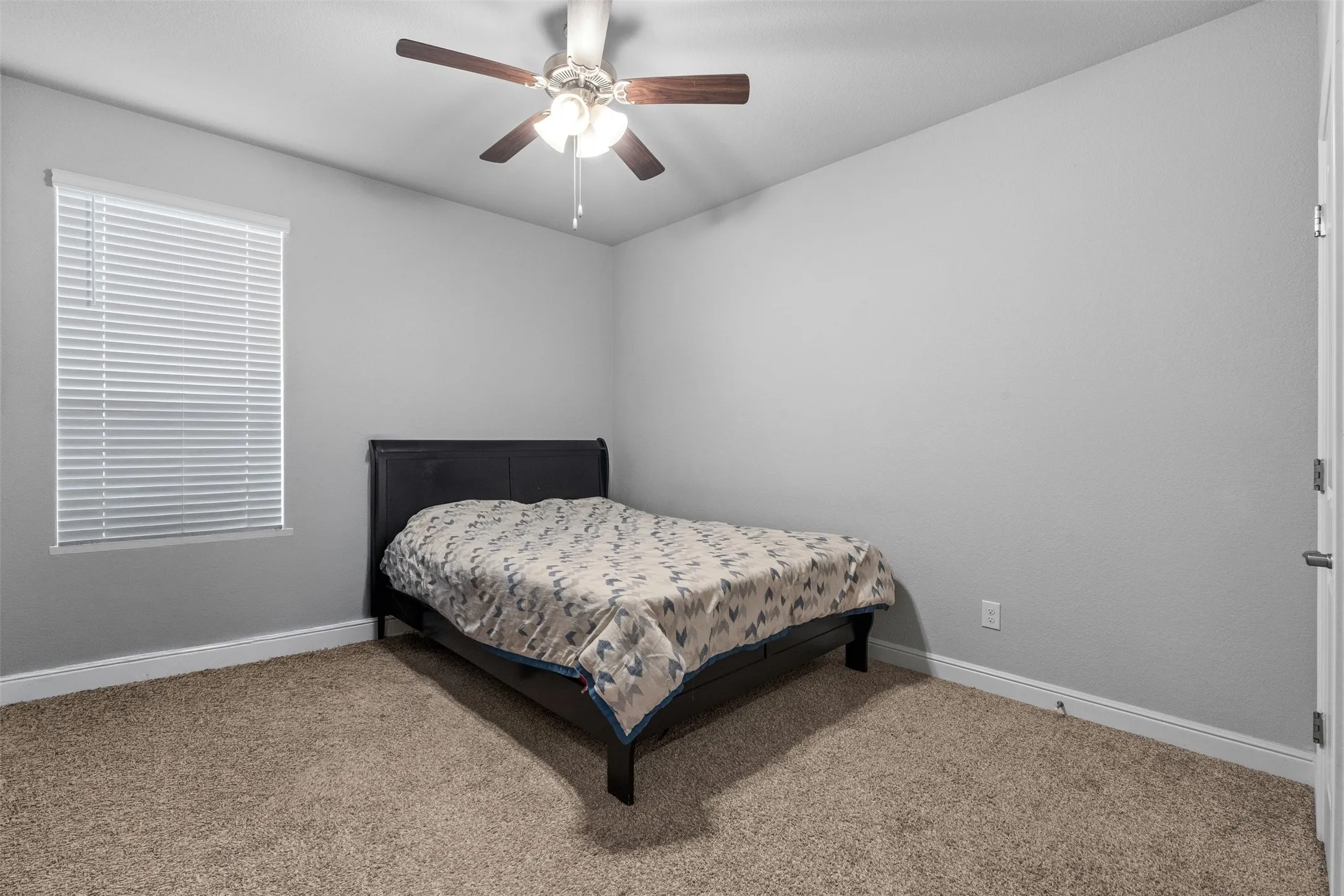Single Family Residence For Sale in Tarrant County , 513 Frenchpark Drive, Fort Worth, Texas 76052, 3 Bedrooms, 2 Bathrooms, 2 Garage spaces, 1,811 Sqft, built in 2020, Price $345,000, mls#21299157, Real Estate Agent in Fort Worth, Homes For Sale in Tarrant county, Homes For Sale in Fort Worth, Realtor in Fort Worth Texas, Real Estate Brokerage Independent Realty Texas, Luminita Cordes Realtor