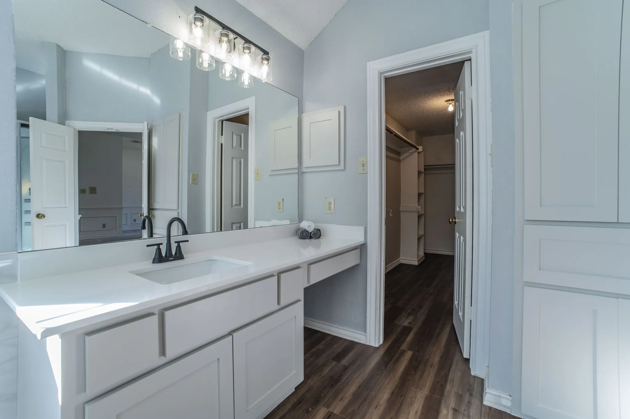Single Family Residence For Sale in Tarrant County , 1240 Trinity Drive, Benbrook, Texas 76126, 4 Bedroom, 3 Bathroom, 2 Garage spaces, 2,776 Sqft, built in 1988, mls#21300107, Real Estate Agent in Benbrook, Homes For Sale in Tarrant county, Homes For Sale in Benbrook, Realtor in Benbrook Texas, Real Estate Brokerage Independent Realty Texas, Luminita Cordes Realtor